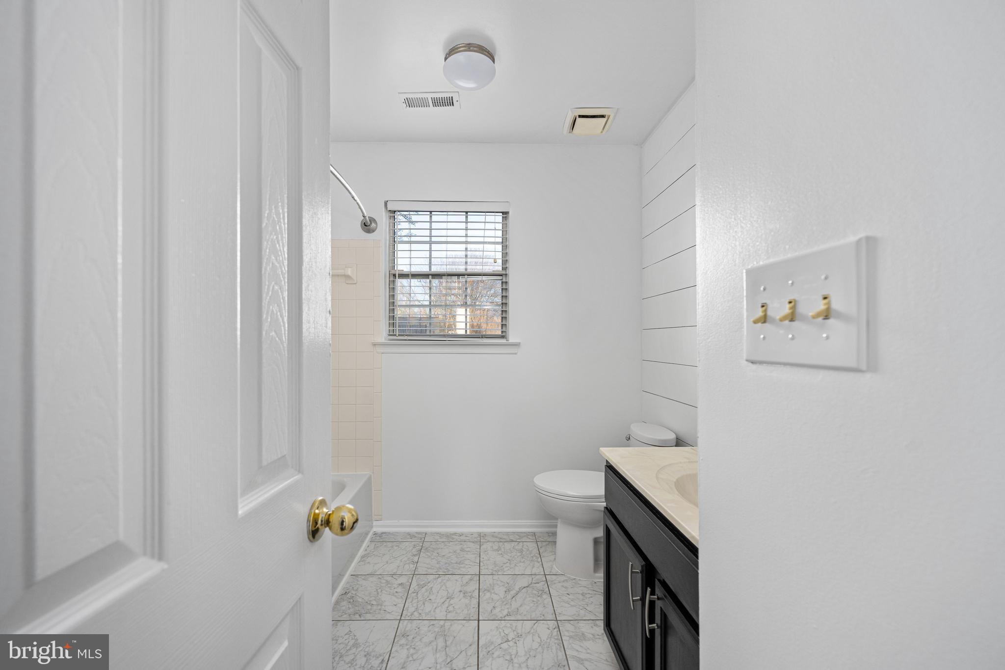 HAMPTON OAKS - Residential