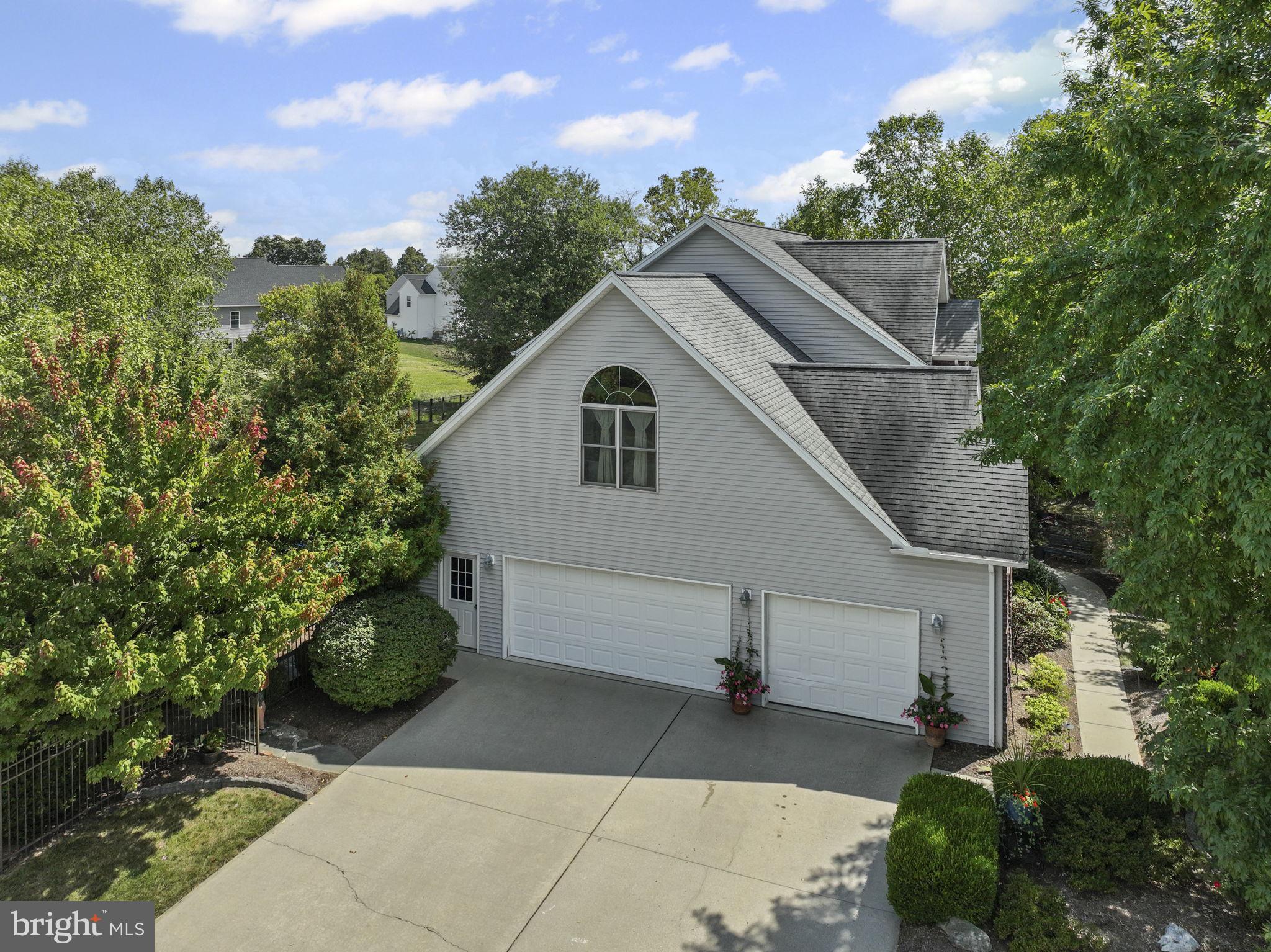 MEADOWBROOK FARMS - Residential