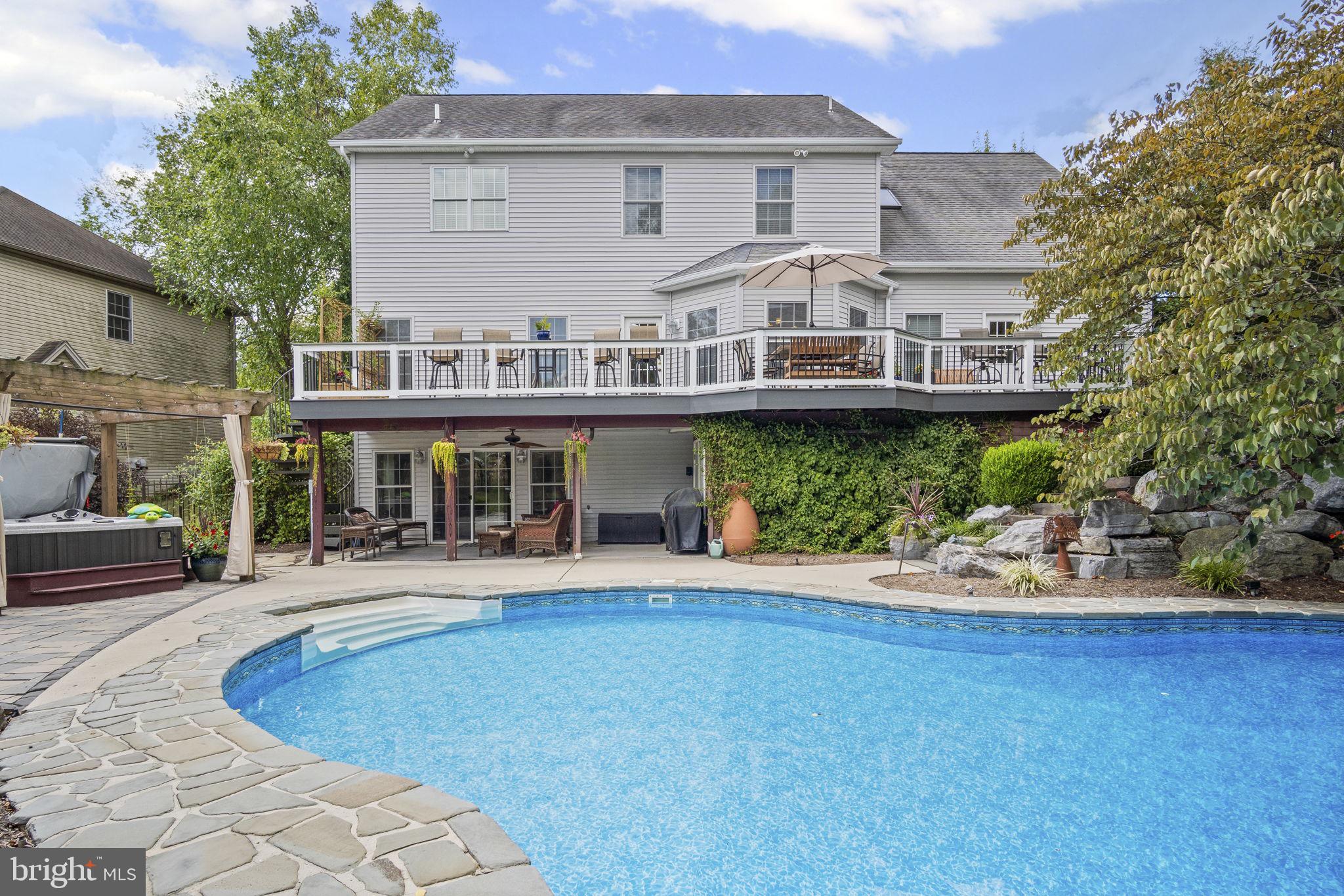 MEADOWBROOK FARMS - Residential