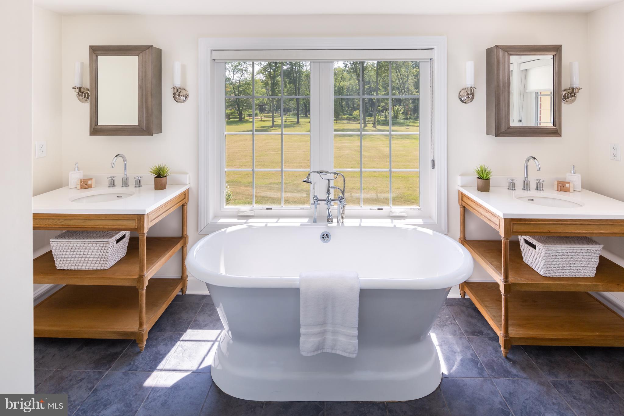 RADNOR HUNT - Residential