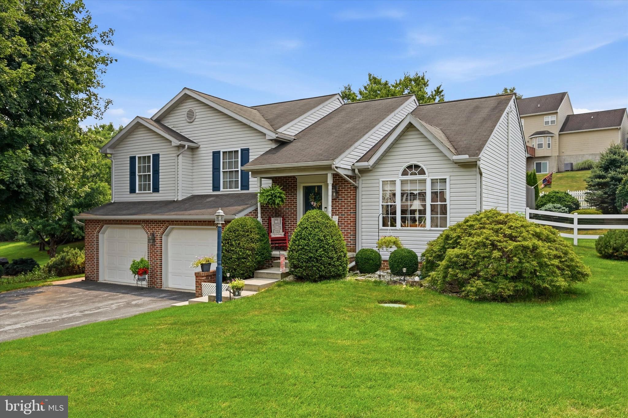 121 MEADOWVIEW DRIVE