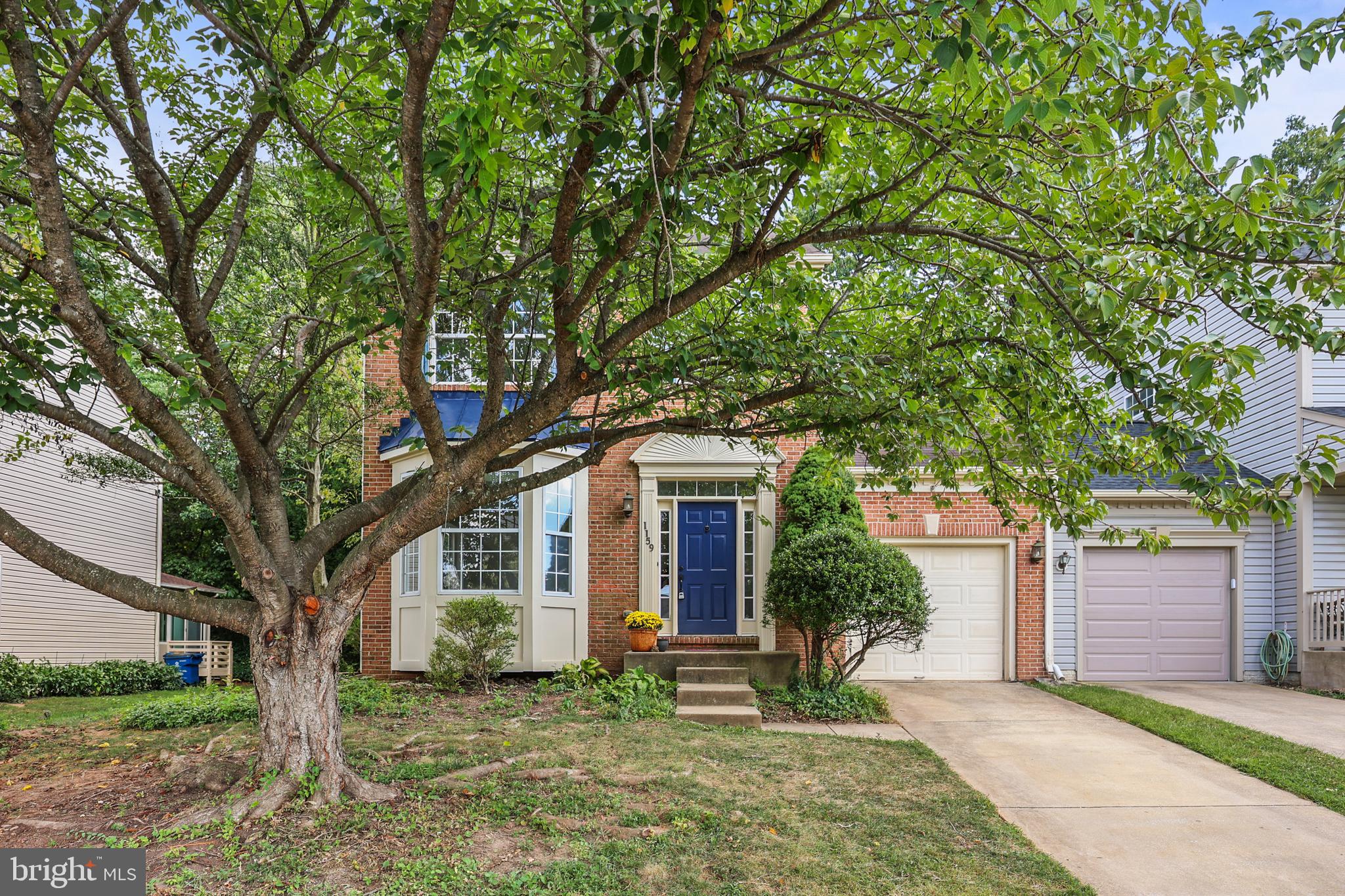 ***Lovely carriage home in desirable Diamond Hills neighborhood. New kitchen! Brick front, 1 car garage. Upper level features 3 roomy bedrooms, including master suite with cathedral ceiling; main level has 9' ceilings, new berber carpet upper and lower level, LVP flooring throughout the main! Entire interior has been freshly painted. Enjoy the updated eat-in kitchen. Lower level has finished clubroom with eclectic fp, and a 1/2 bath. Deck and private back yard!