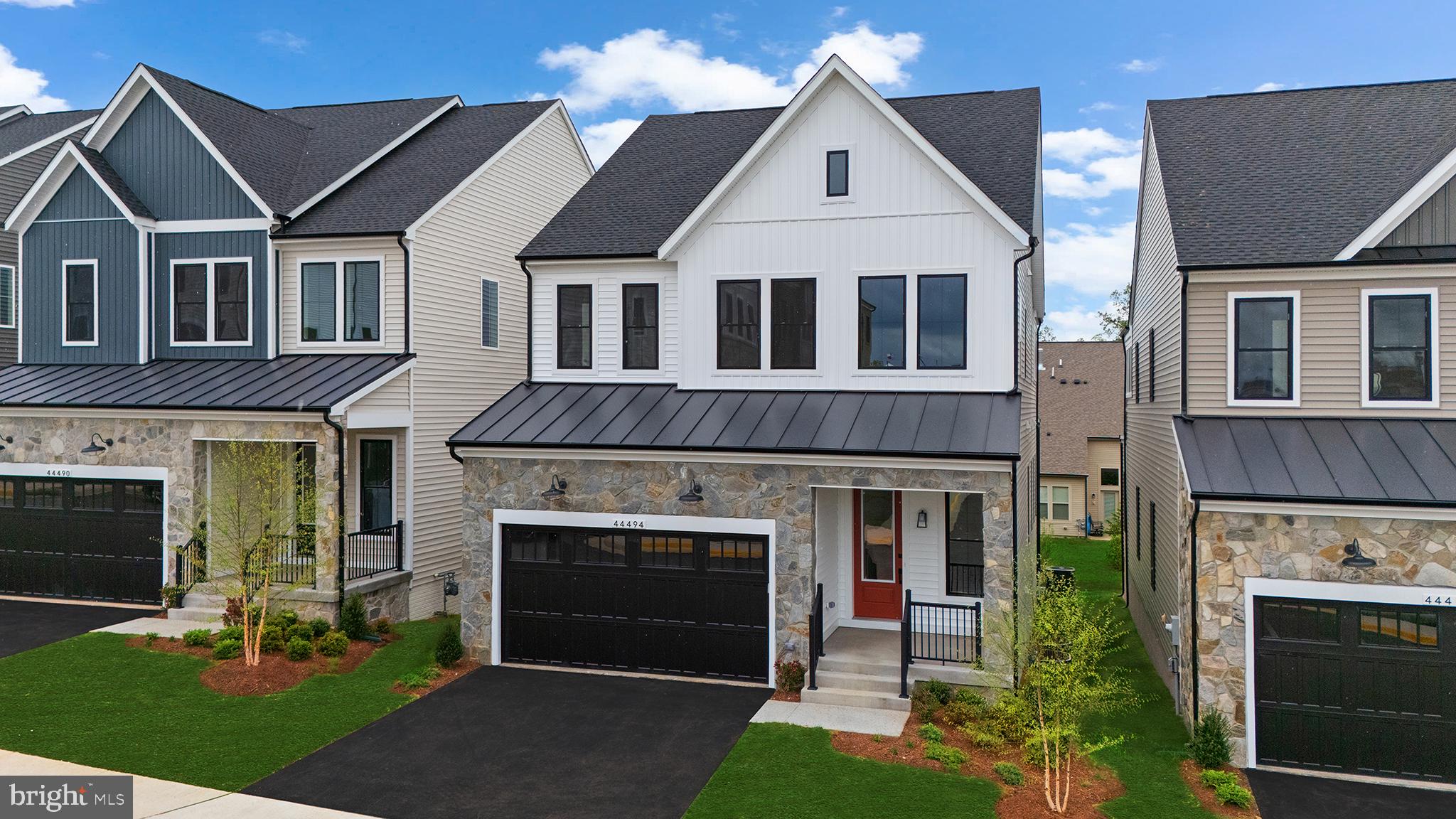 44494 COALPORT SQUARE