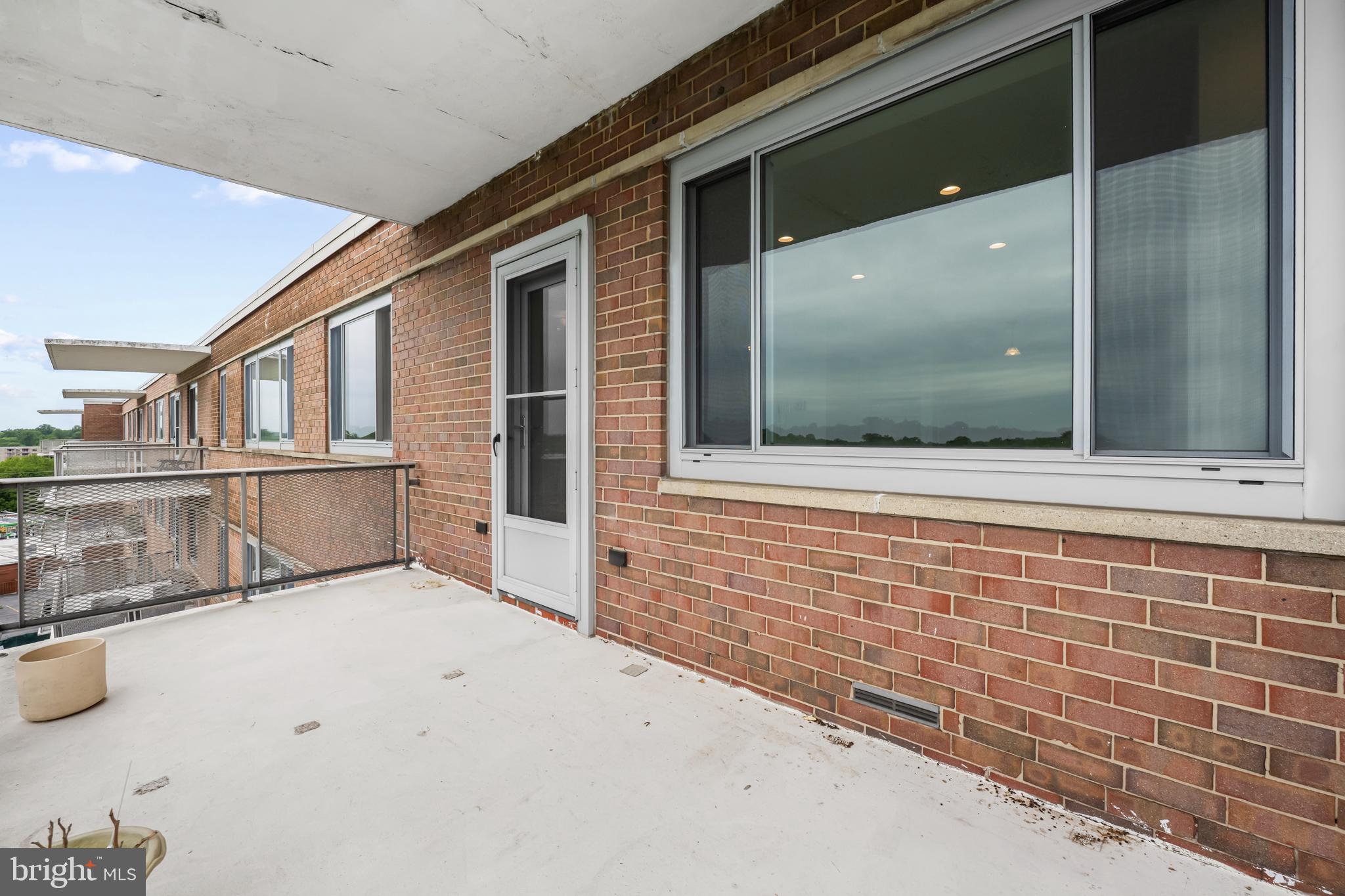 ELEVEN SLADE - Residential