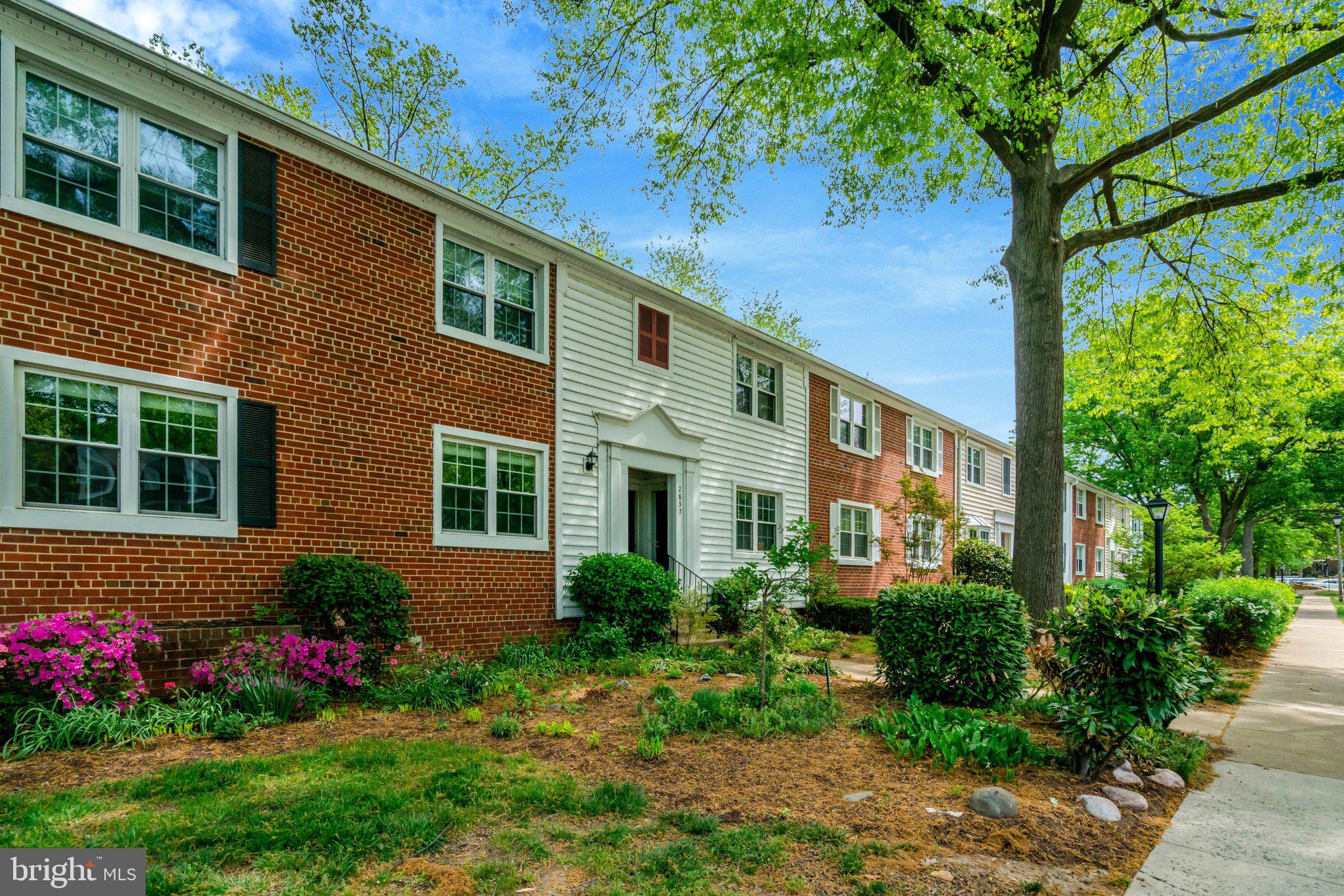 2837 S WAKEFIELD STREET D S D