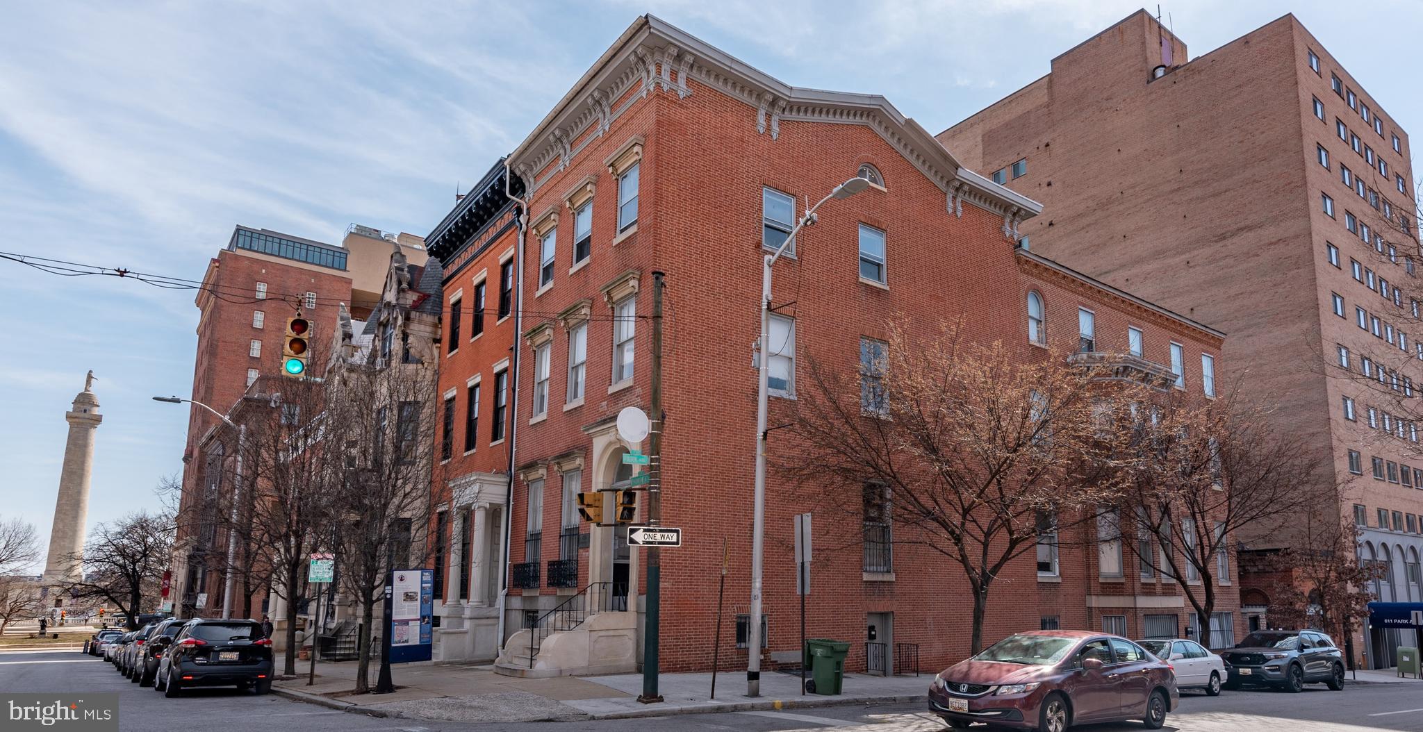 115 W MONUMENT STREET