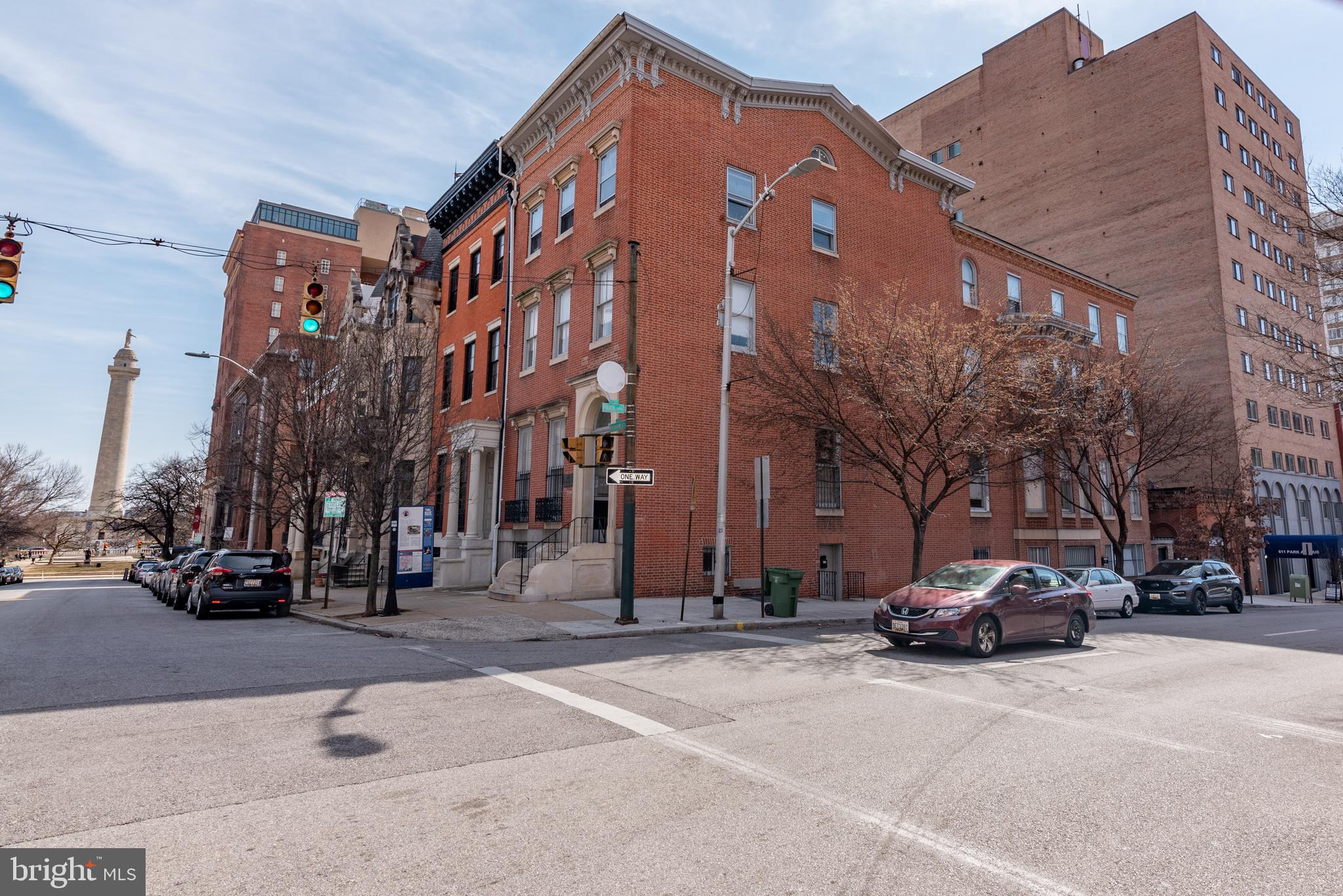 115 W MONUMENT STREET
