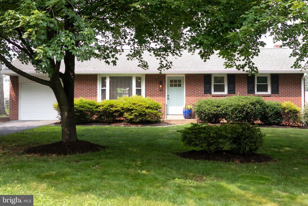 Photo of 12 HIGHLAND DR, LANCASTER, PA 17602 (MLS # PALA2037192)