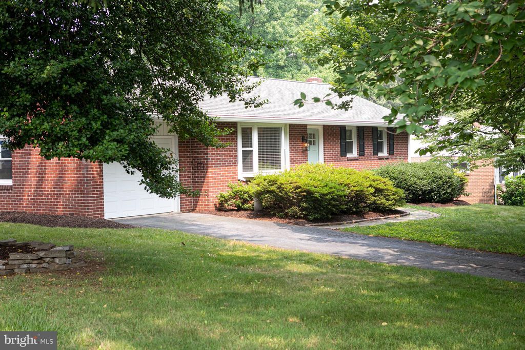 Photo of 12 HIGHLAND DR, LANCASTER, PA 17602 (MLS # PALA2037192)