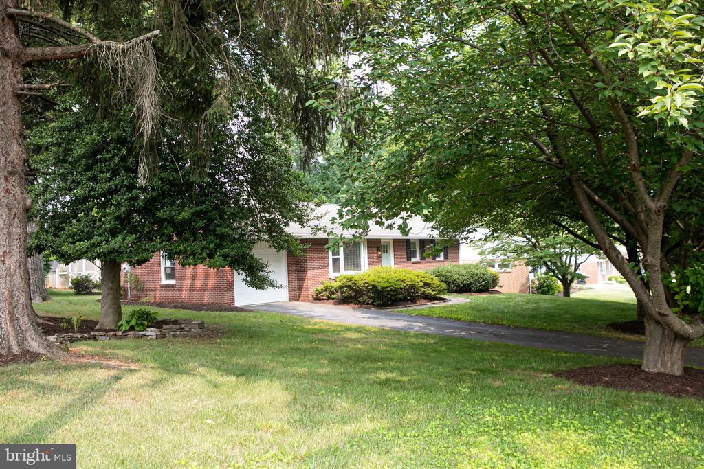 Photo of 12 HIGHLAND DR, LANCASTER, PA 17602 (MLS # PALA2037192)