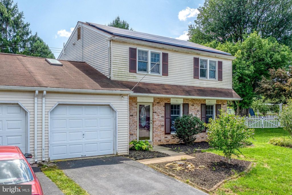 Photo of 875 Lamplight Circle, Lancaster, PA 17601 (MLS # PALA2055354)