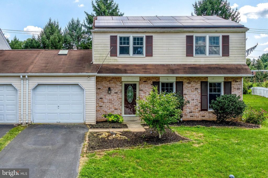 Photo of 875 Lamplight Circle, Lancaster, PA 17601 (MLS # PALA2055354)