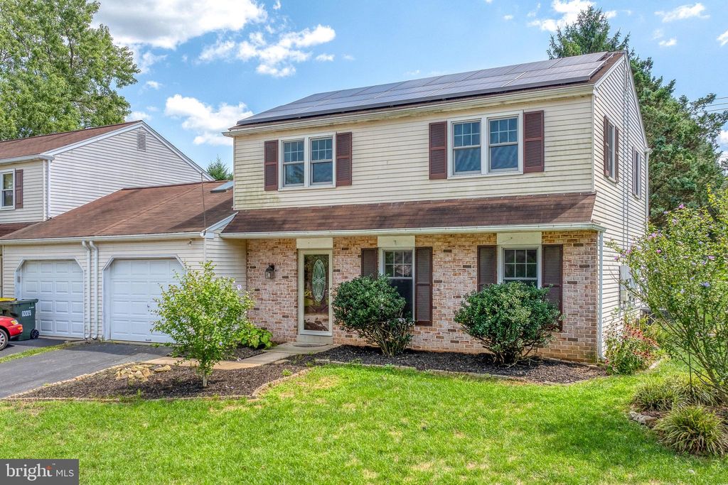 Photo of 875 Lamplight Circle, Lancaster, PA 17601 (MLS # PALA2055354)