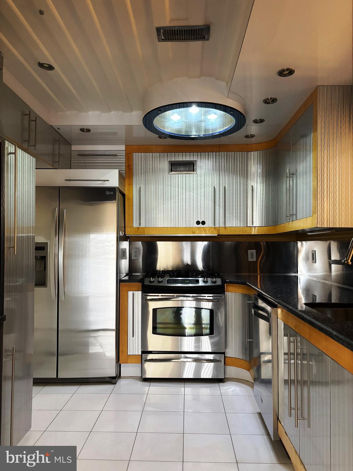 SUMMERHOUSE CONDO - Residential