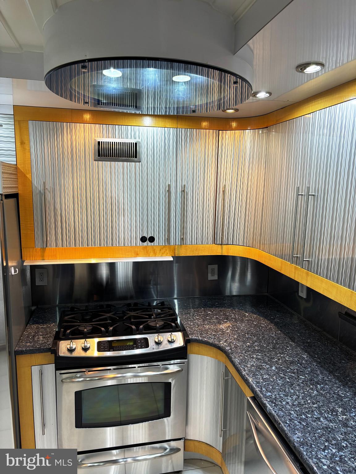 SUMMERHOUSE CONDO - Residential