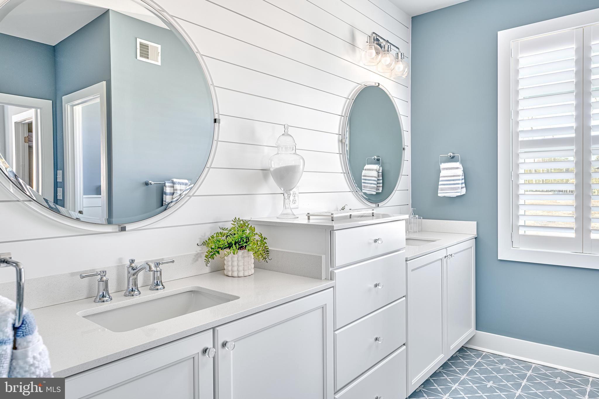 CHANNEL POINTE - Residential