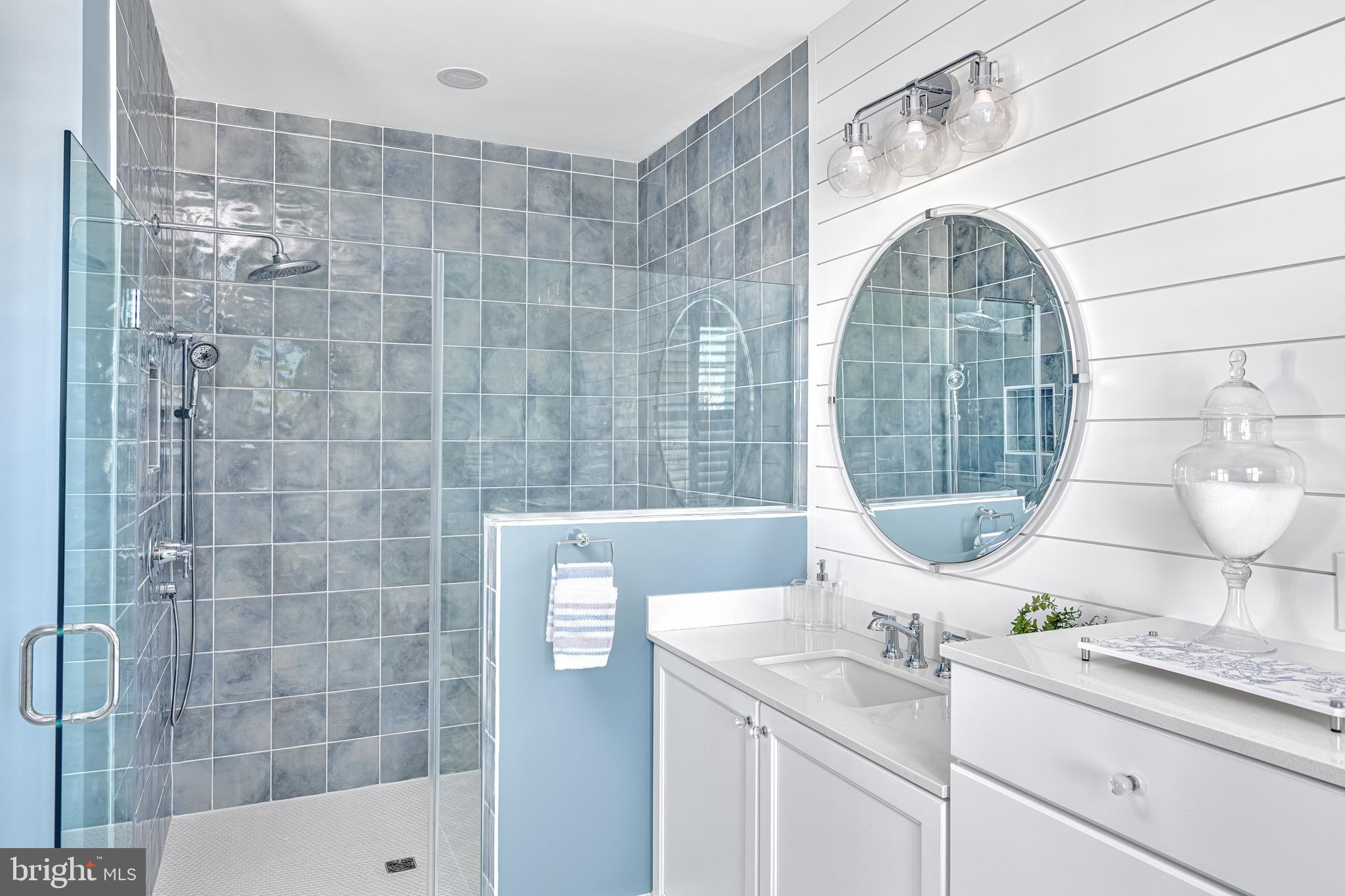 CHANNEL POINTE - Residential