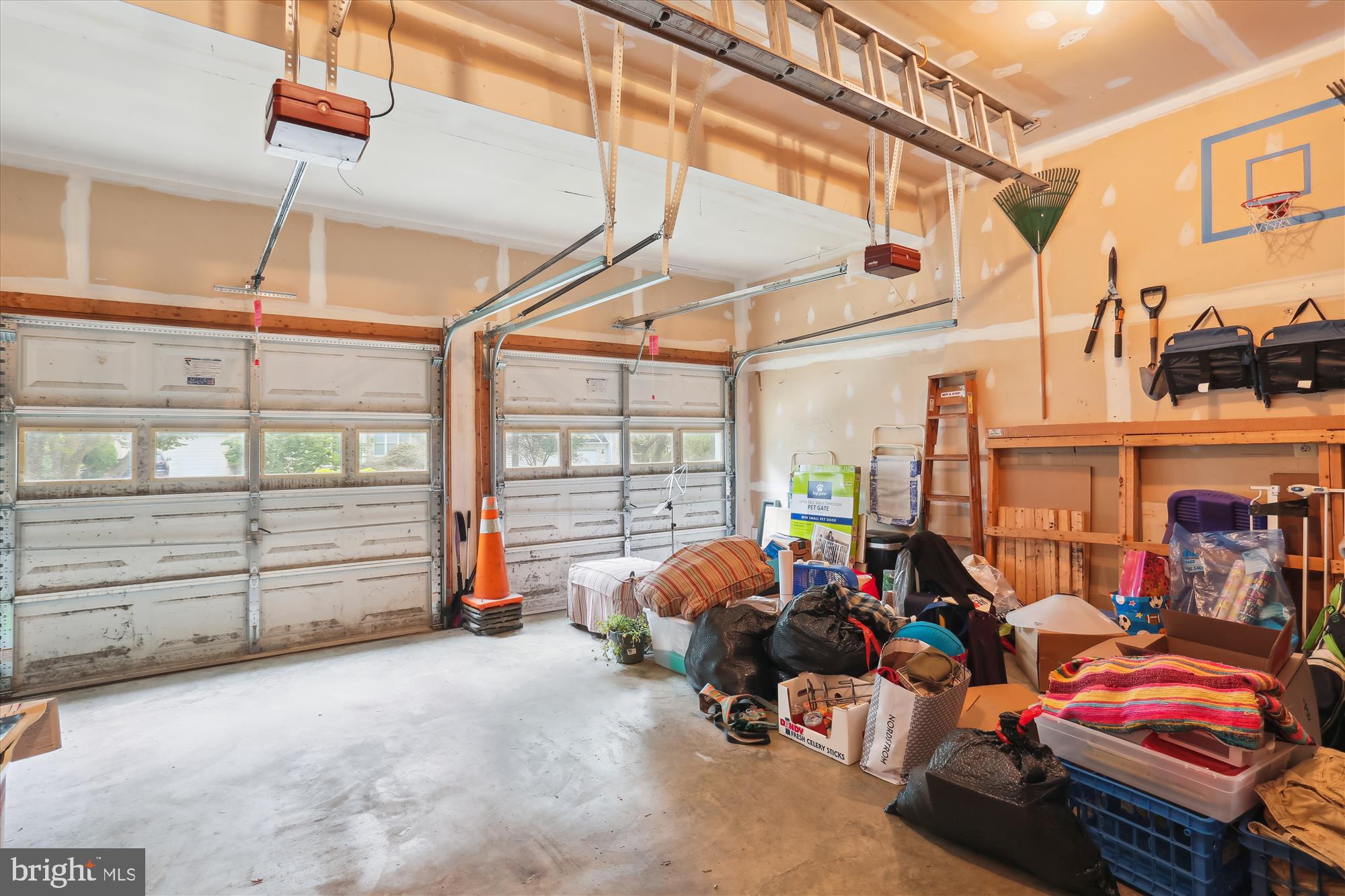 VILLAGE OF RIVER HILL - Residential