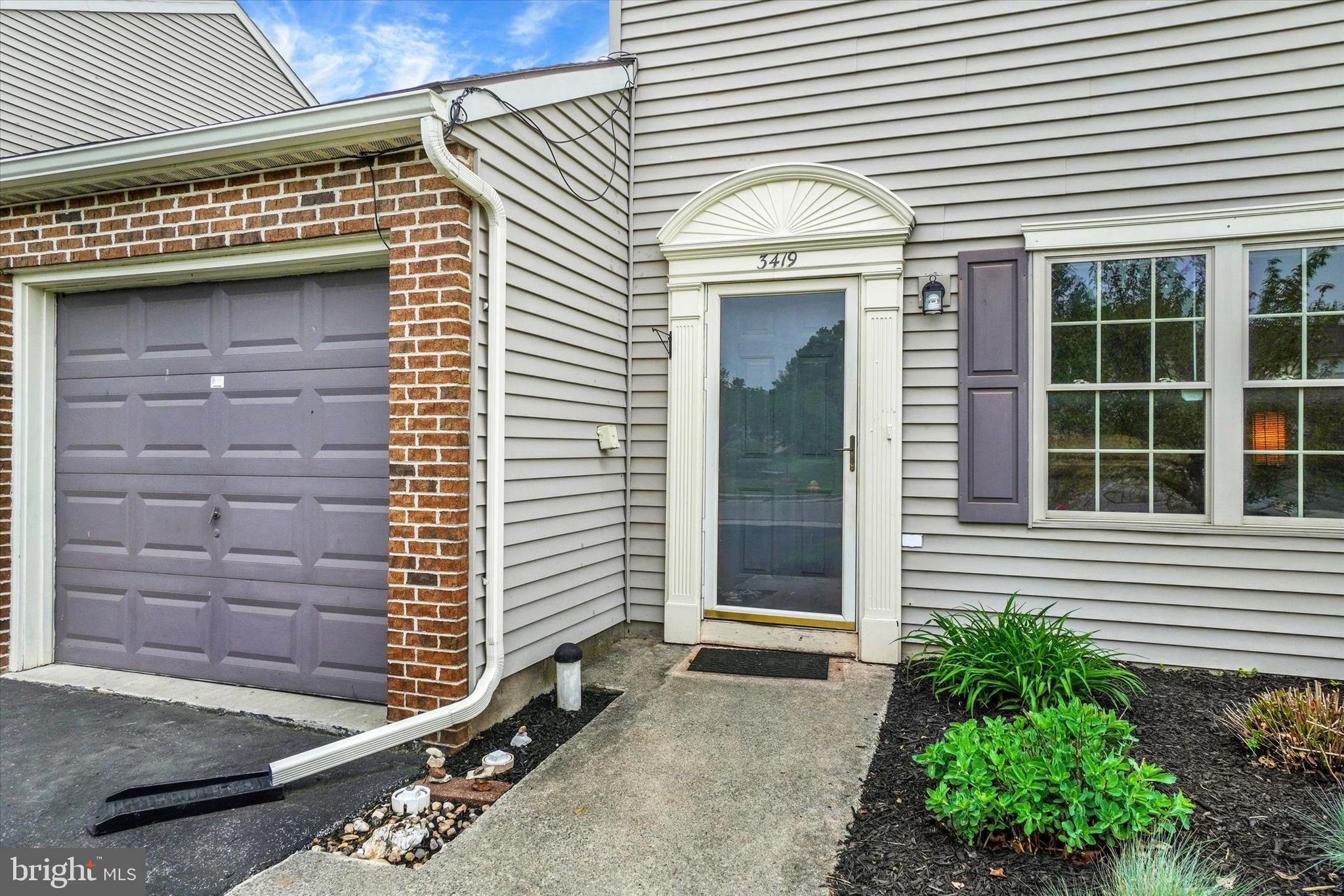 3419 GLEN HOLLOW DRIVE