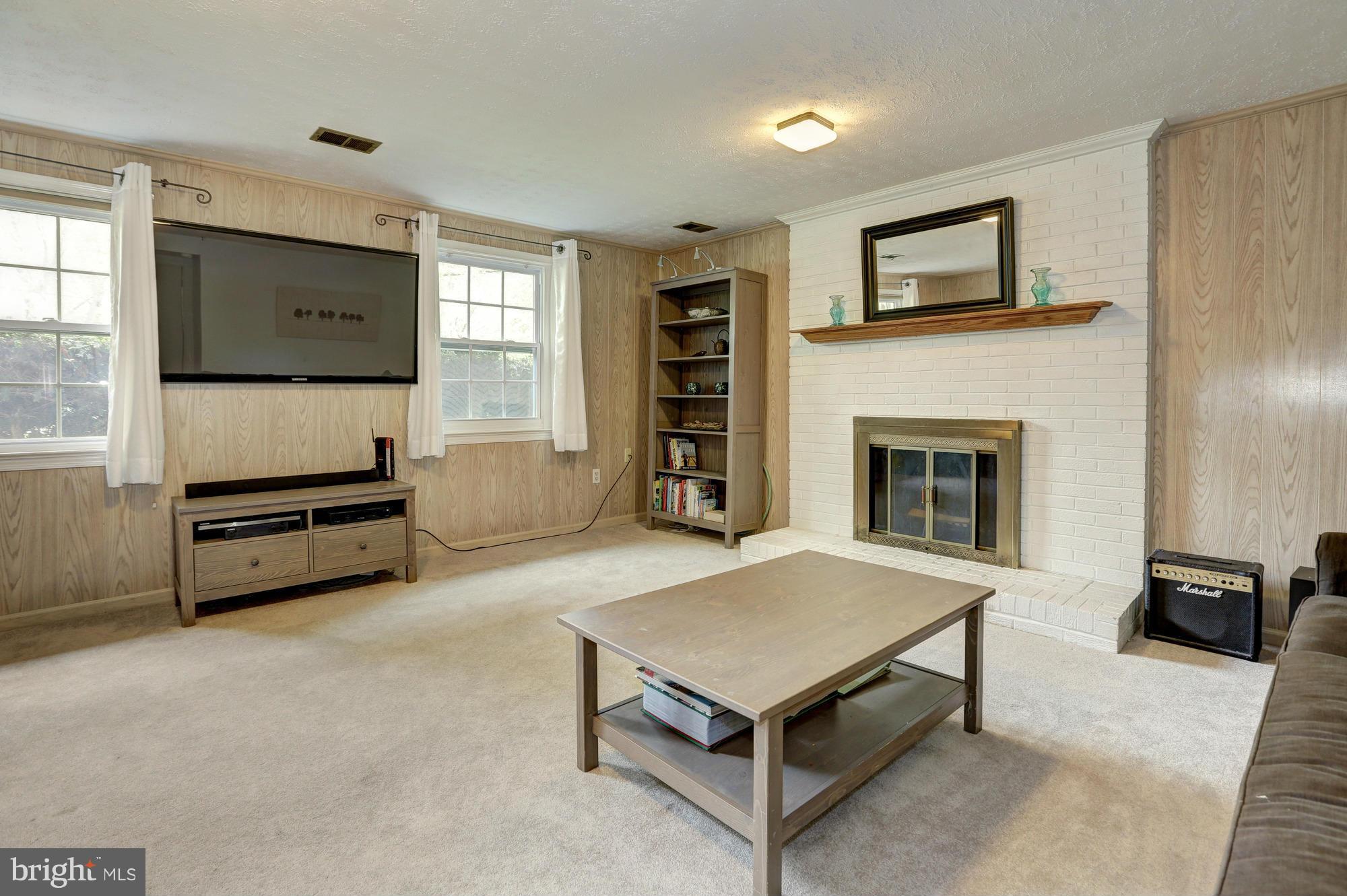 MANOR WOODS - Residential