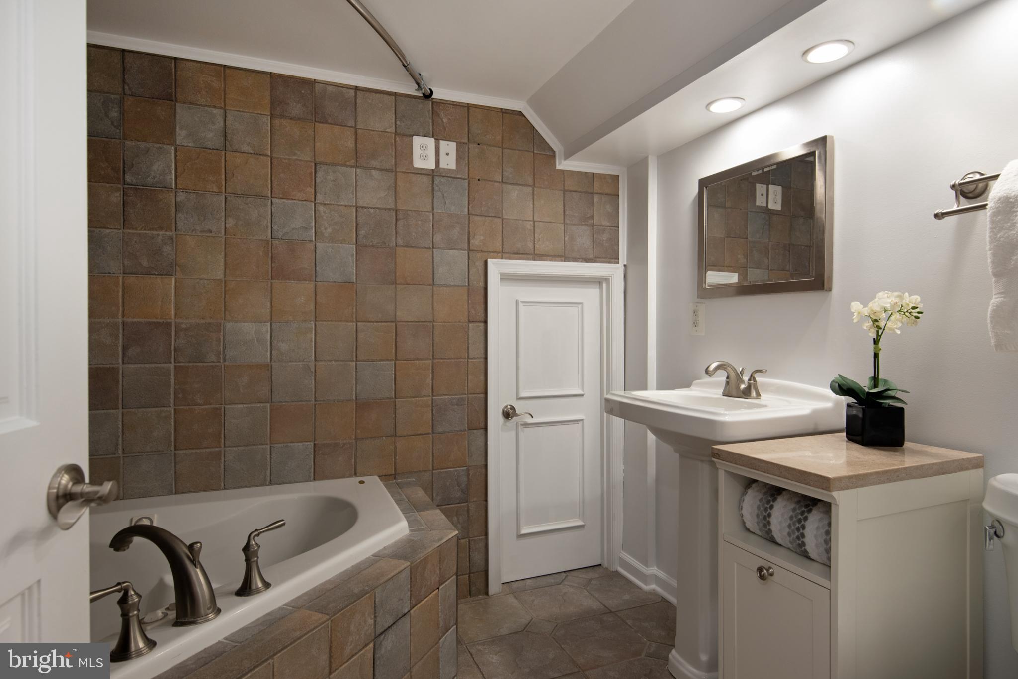 EASTPORT - Residential