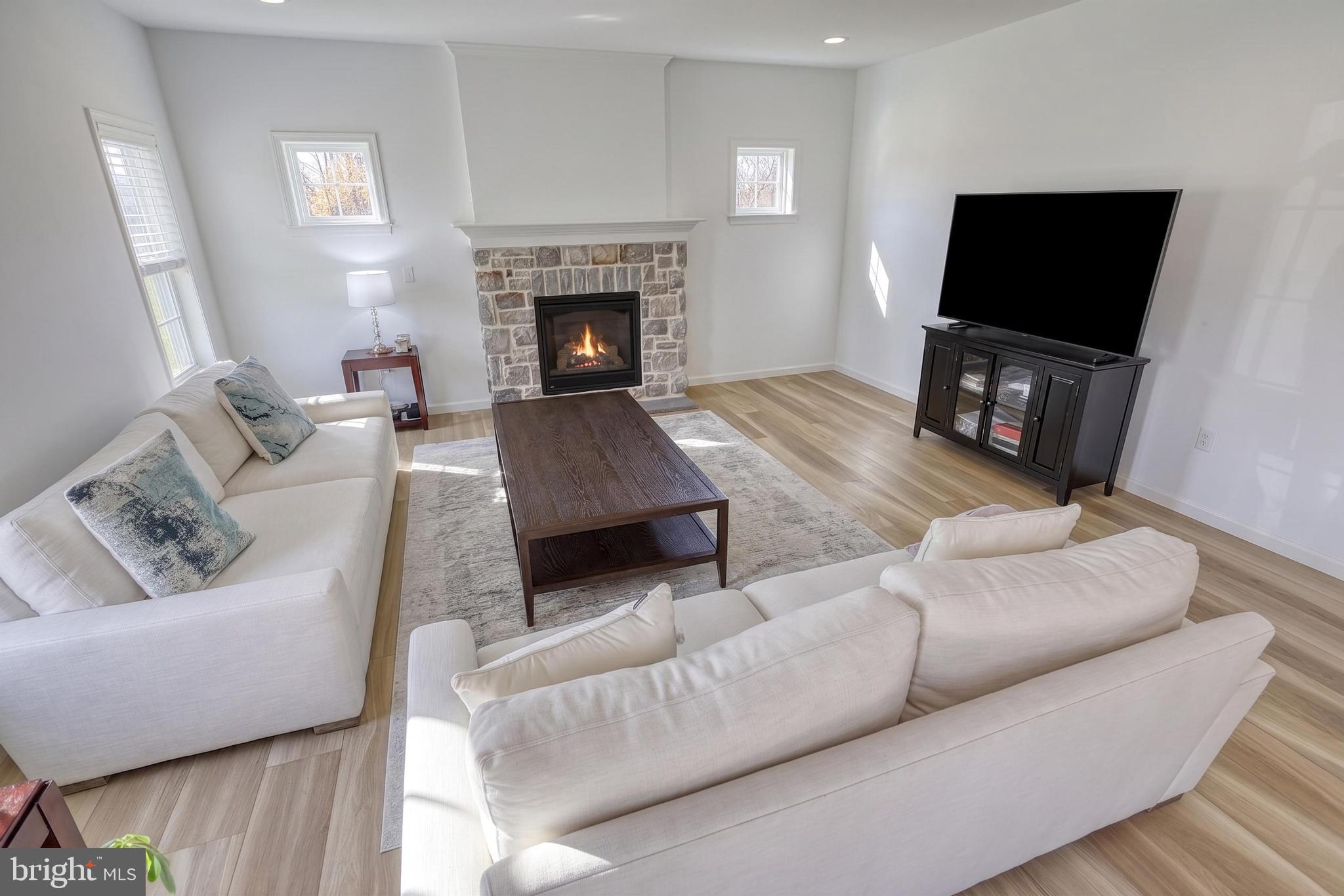 STRATHFORD MEADOWS - Residential