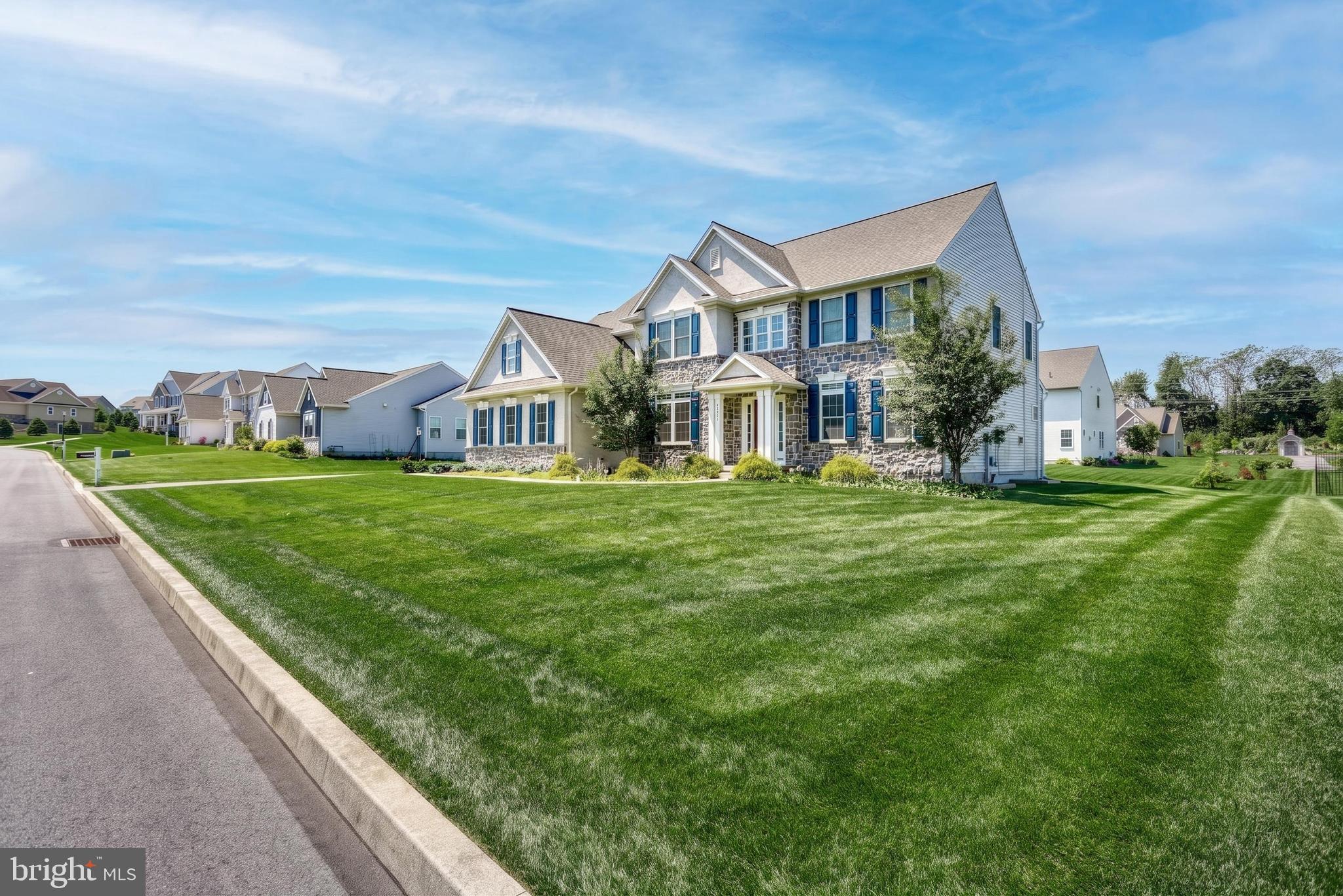 1549 CAMBRIDGE DRIVE