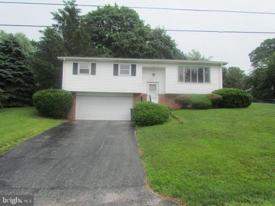 3BR/1.5 bath home on corner lot in popular Dallastown School District 2 car attached garage Finished basement Family Room with fireplace Separate Dining Area w/ sliding glass door leading out to a deck & fenced/shaded backyard with mature landscaping. Hardwood floors under carpet. Convenient to 83/schools/shopping. Property is pre-approved for a 203k loan- you can have the flip and cut out the middle man!