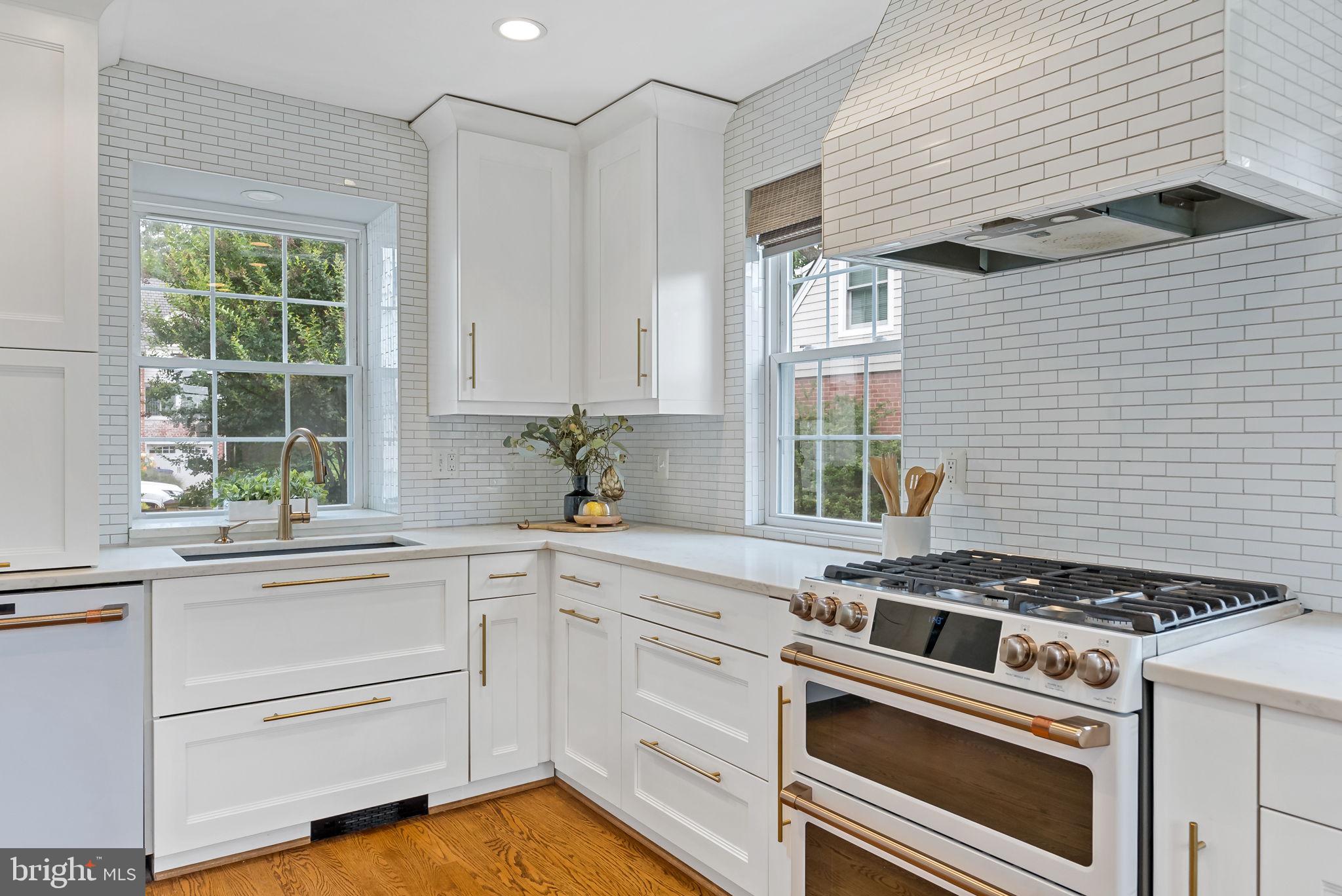 BEVERLY HILLS - Residential