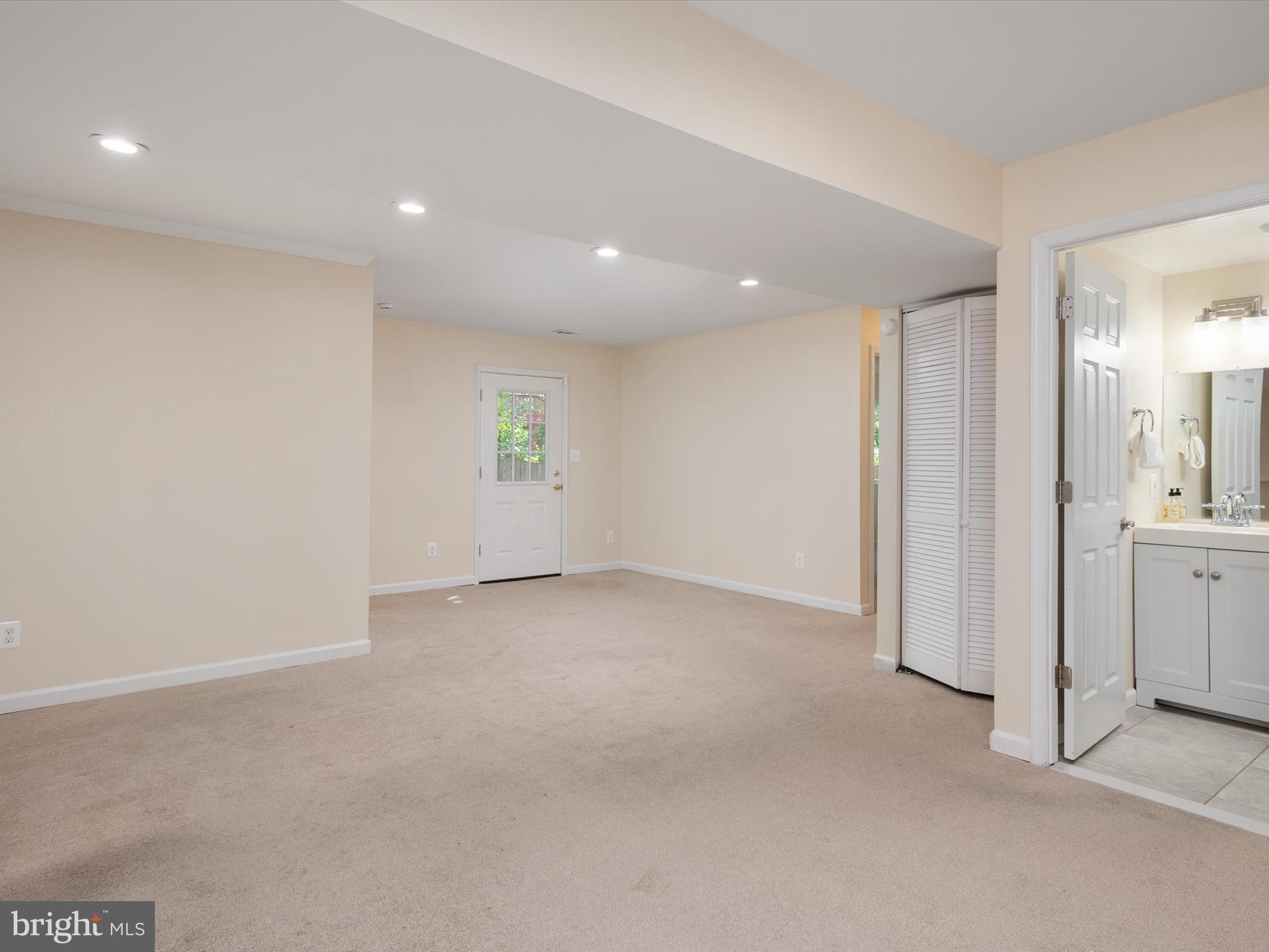 MCKINSEY WOODS - Residential