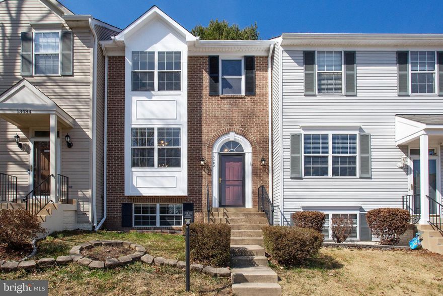 Gorgeous renovated 4 bedroom, 3.5 bath town home in the heart of Woodbridge! Bright open kitchen with new appliances, new counter tops, new carpet, paint and kitchen floors! All bathrooms remolded!!  Fireplace, fully finished walk-out basement with bedroom and full bath! Deck, fence back yard!  Close to everything! Shopping, dinning, Potomac Mills Mall only minutes away!