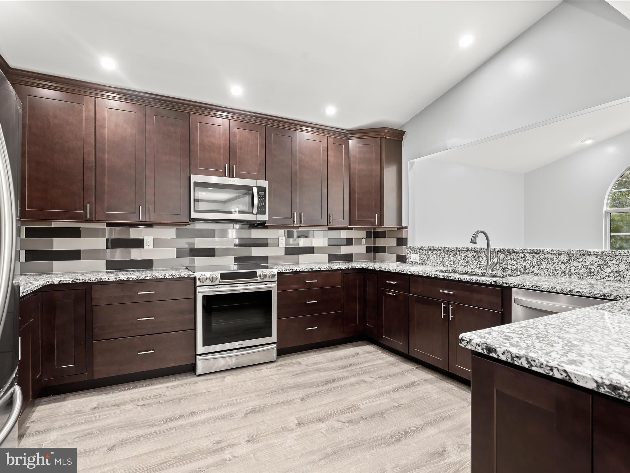 ROBIN MEADOWS - Residential