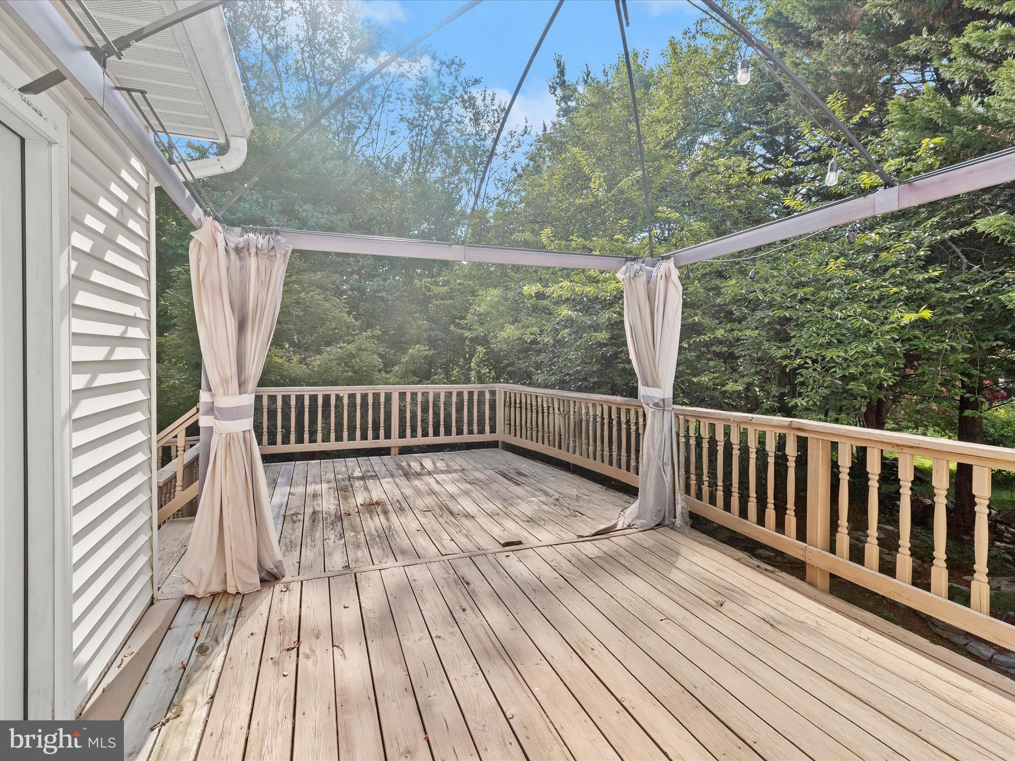 ROBIN MEADOWS - Residential