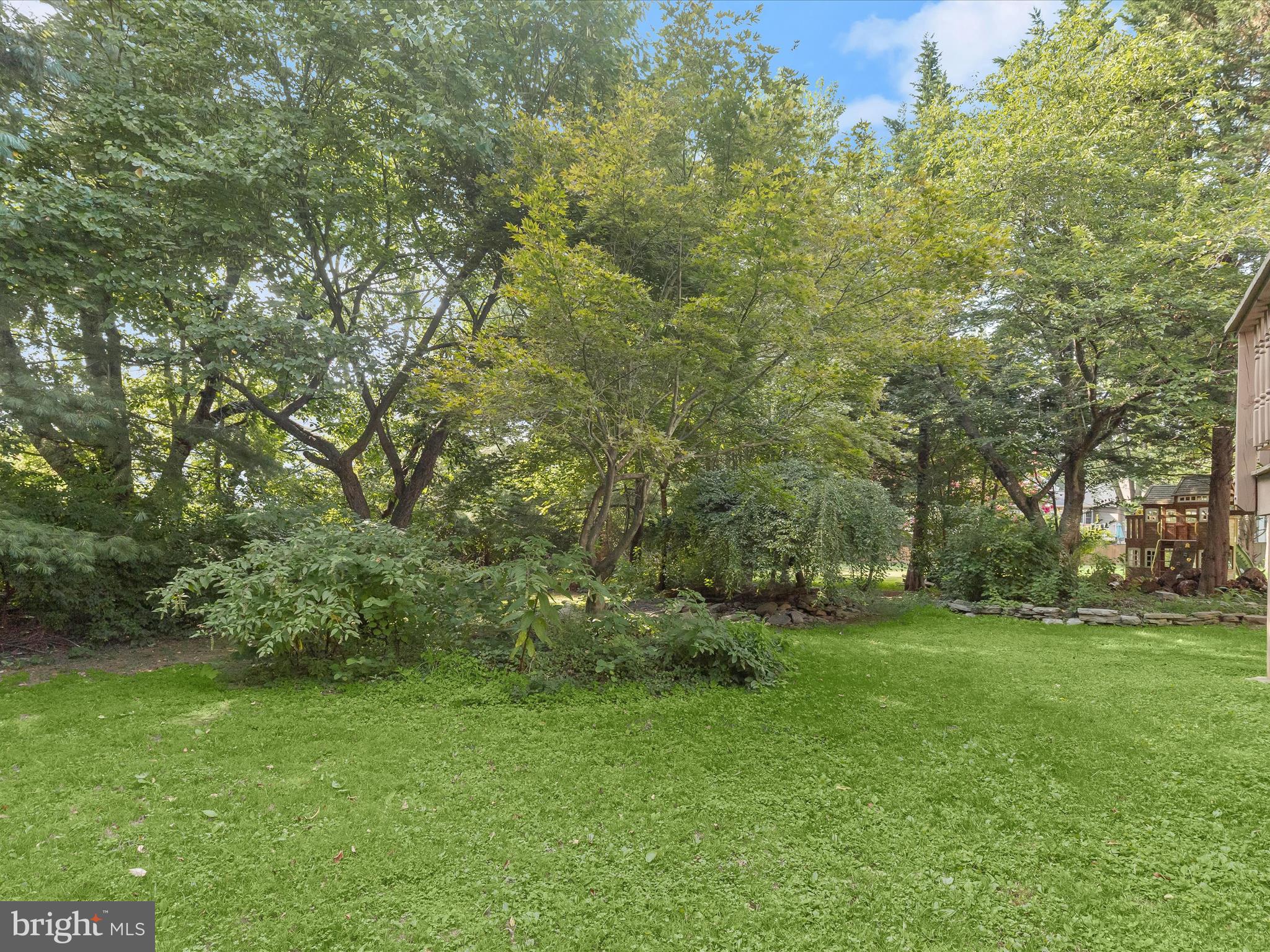 ROBIN MEADOWS - Residential