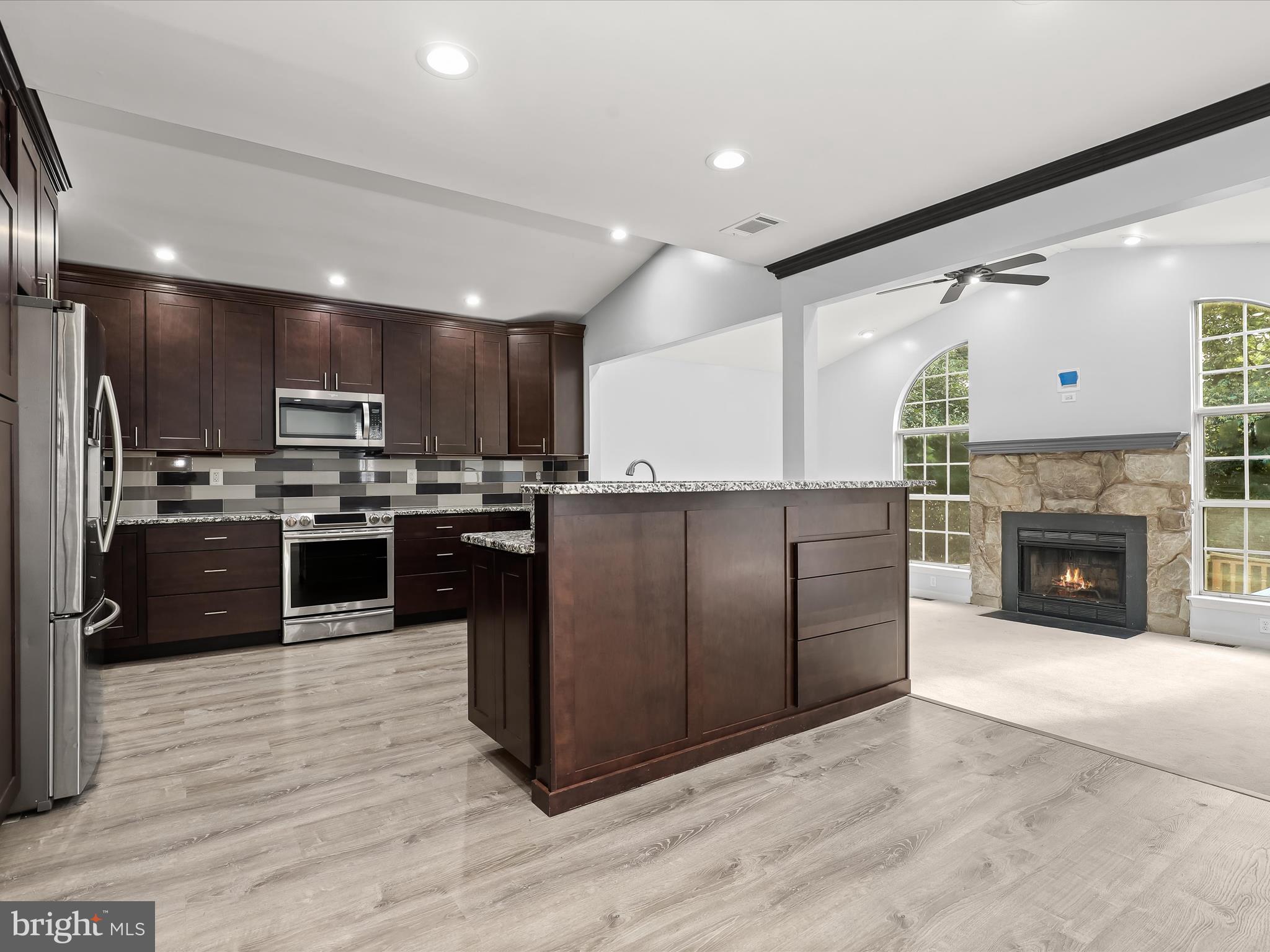 ROBIN MEADOWS - Residential