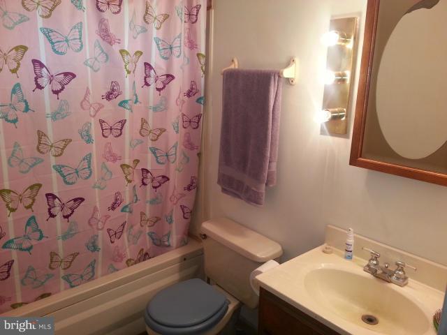 GOLDEN BEACH - Residential