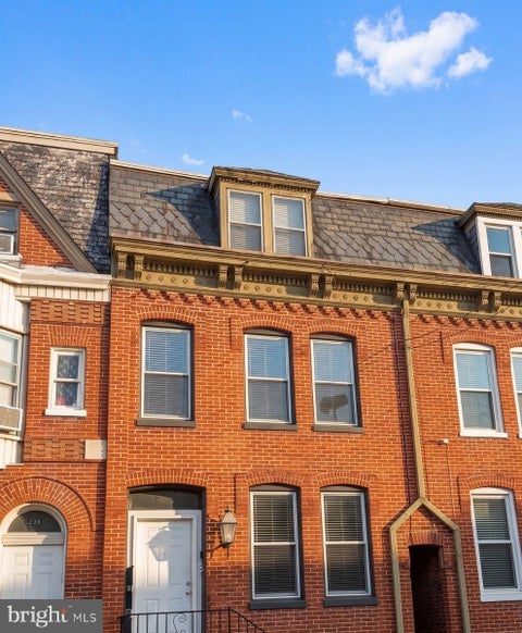 Townhouse For Rent - 308 E King Street #D<br/> New York, PA 17403