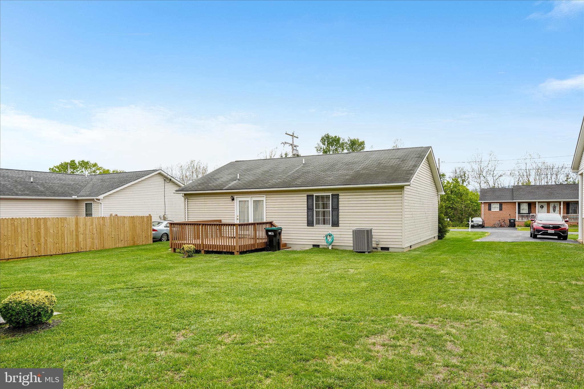 THE SHERRY YEAKLE - Residential