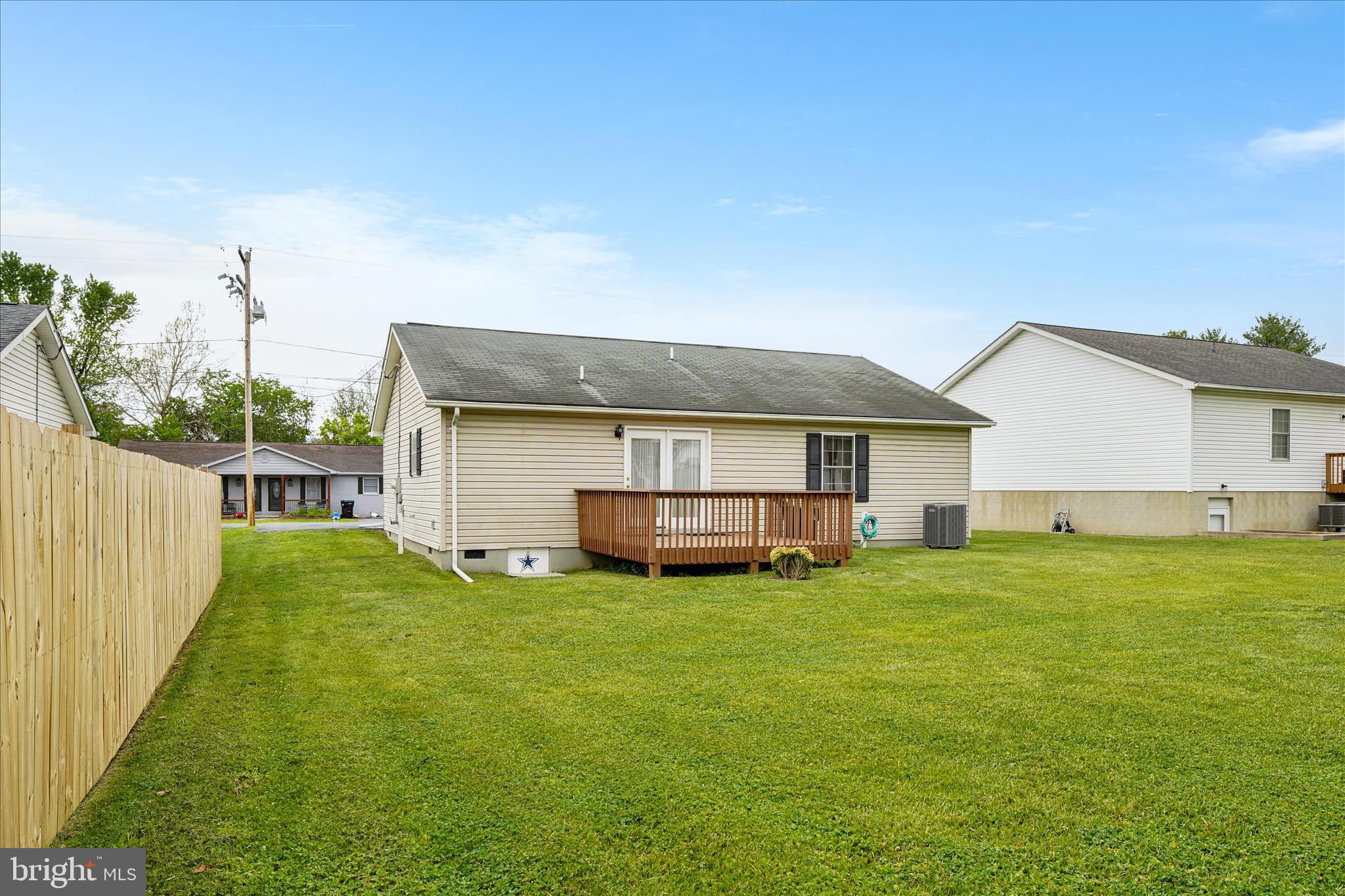 THE SHERRY YEAKLE - Residential