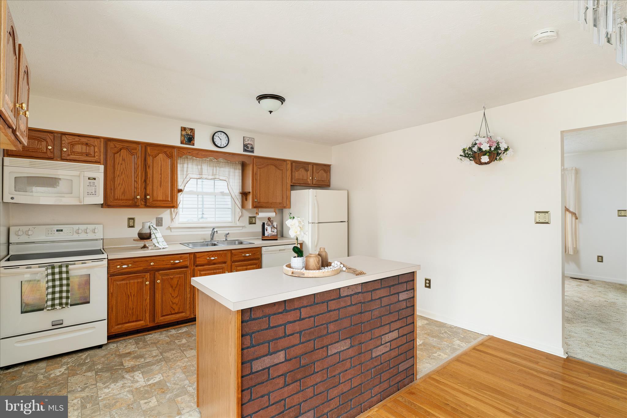 THE SHERRY YEAKLE - Residential