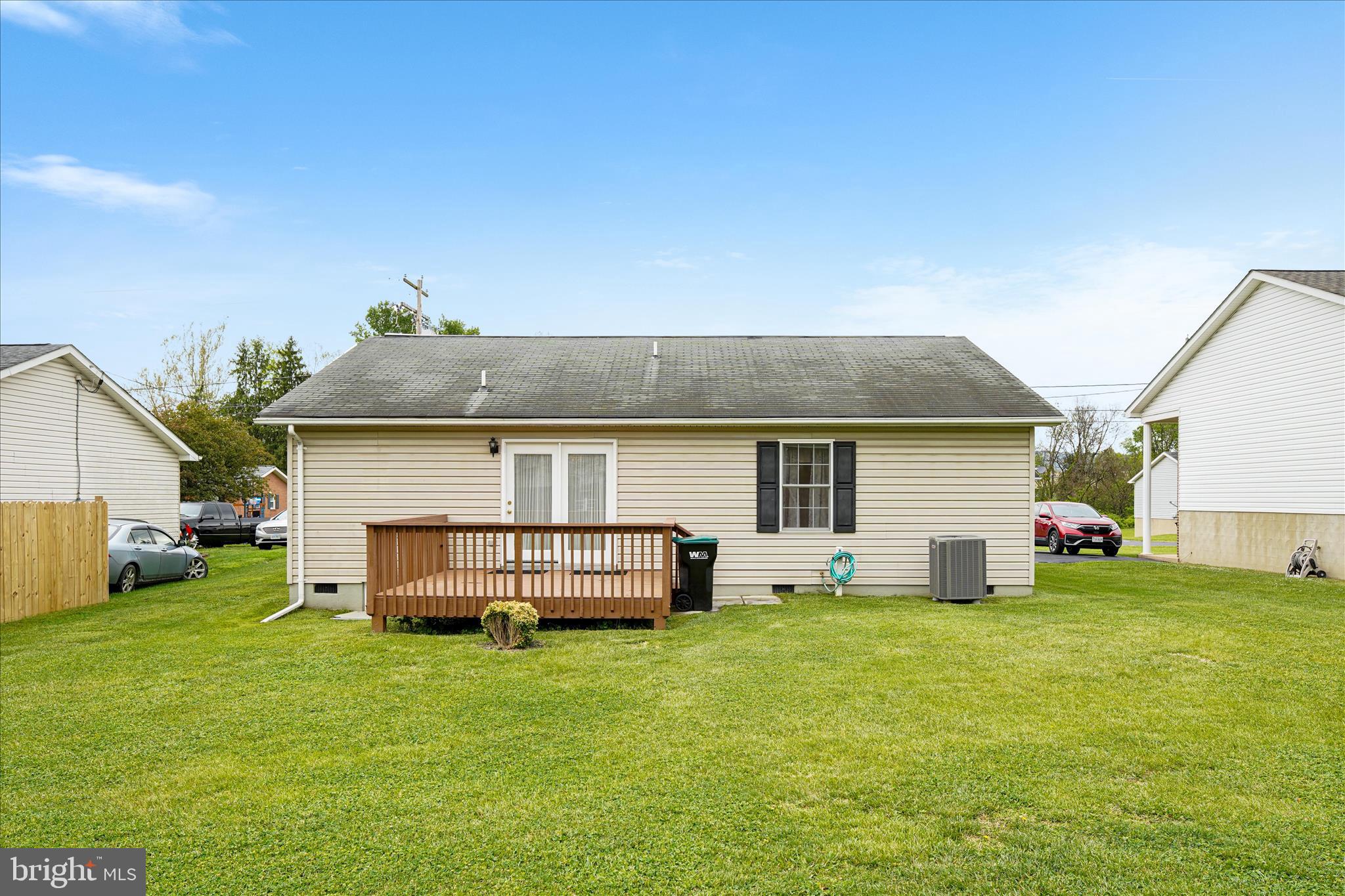 THE SHERRY YEAKLE - Residential