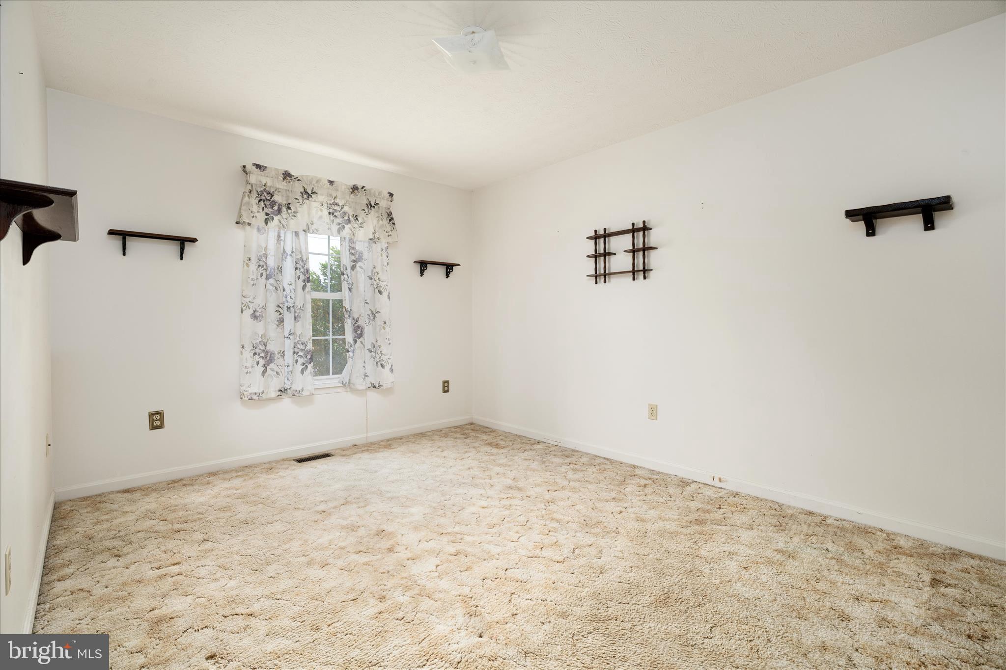 THE SHERRY YEAKLE - Residential