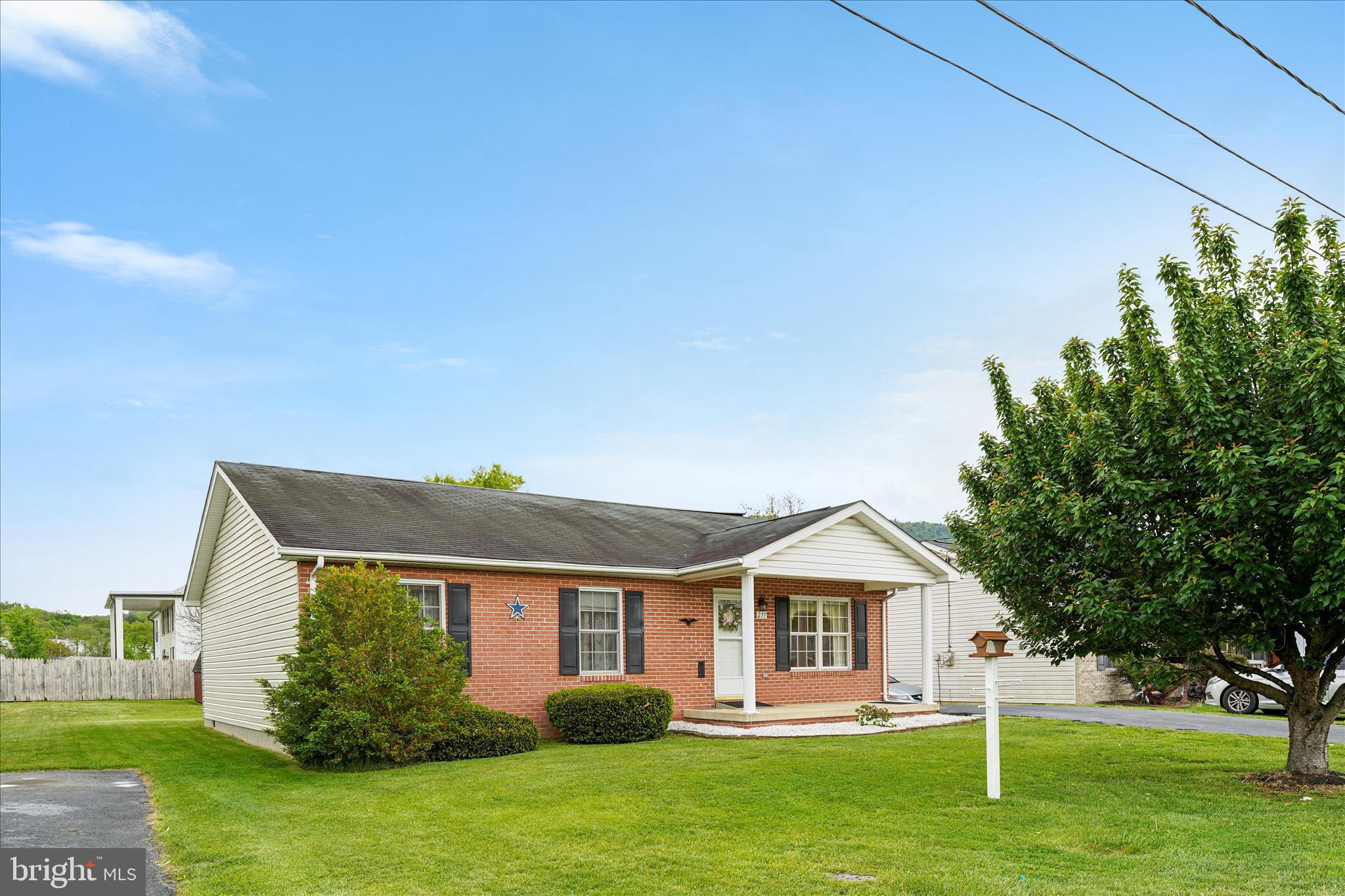 THE SHERRY YEAKLE - Residential