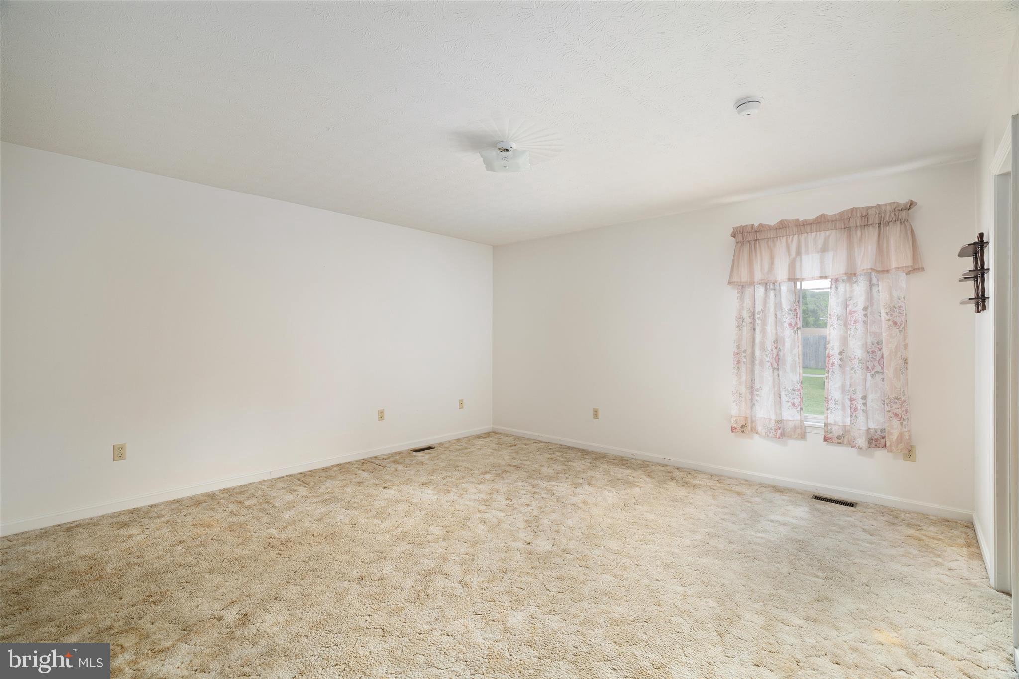 THE SHERRY YEAKLE - Residential