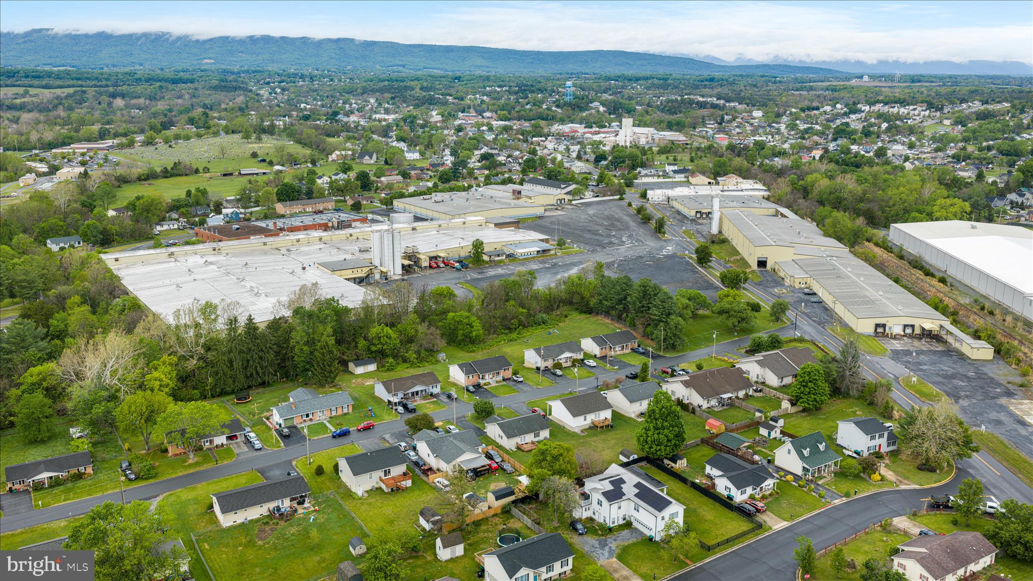 THE SHERRY YEAKLE - Residential