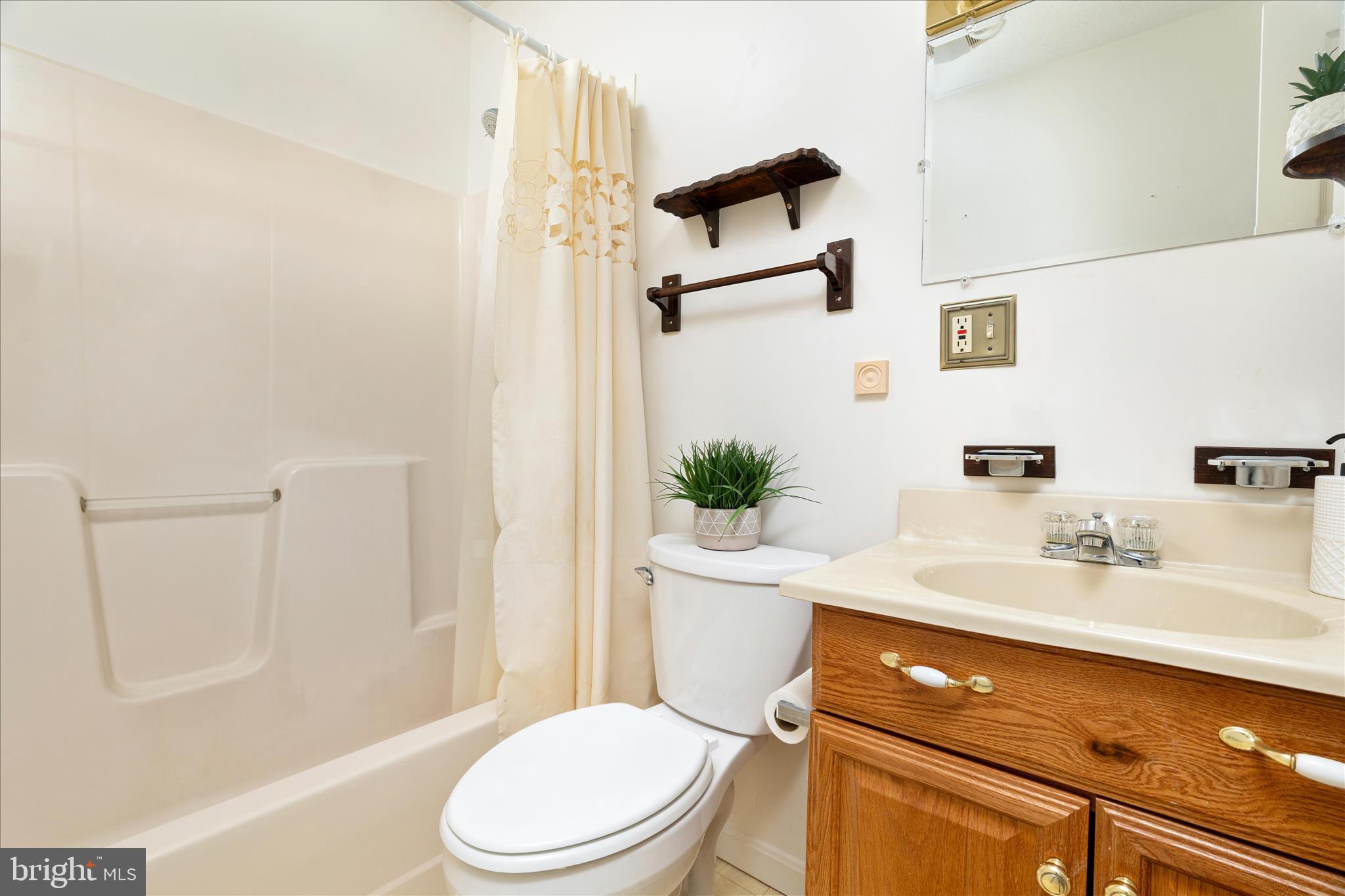 THE SHERRY YEAKLE - Residential