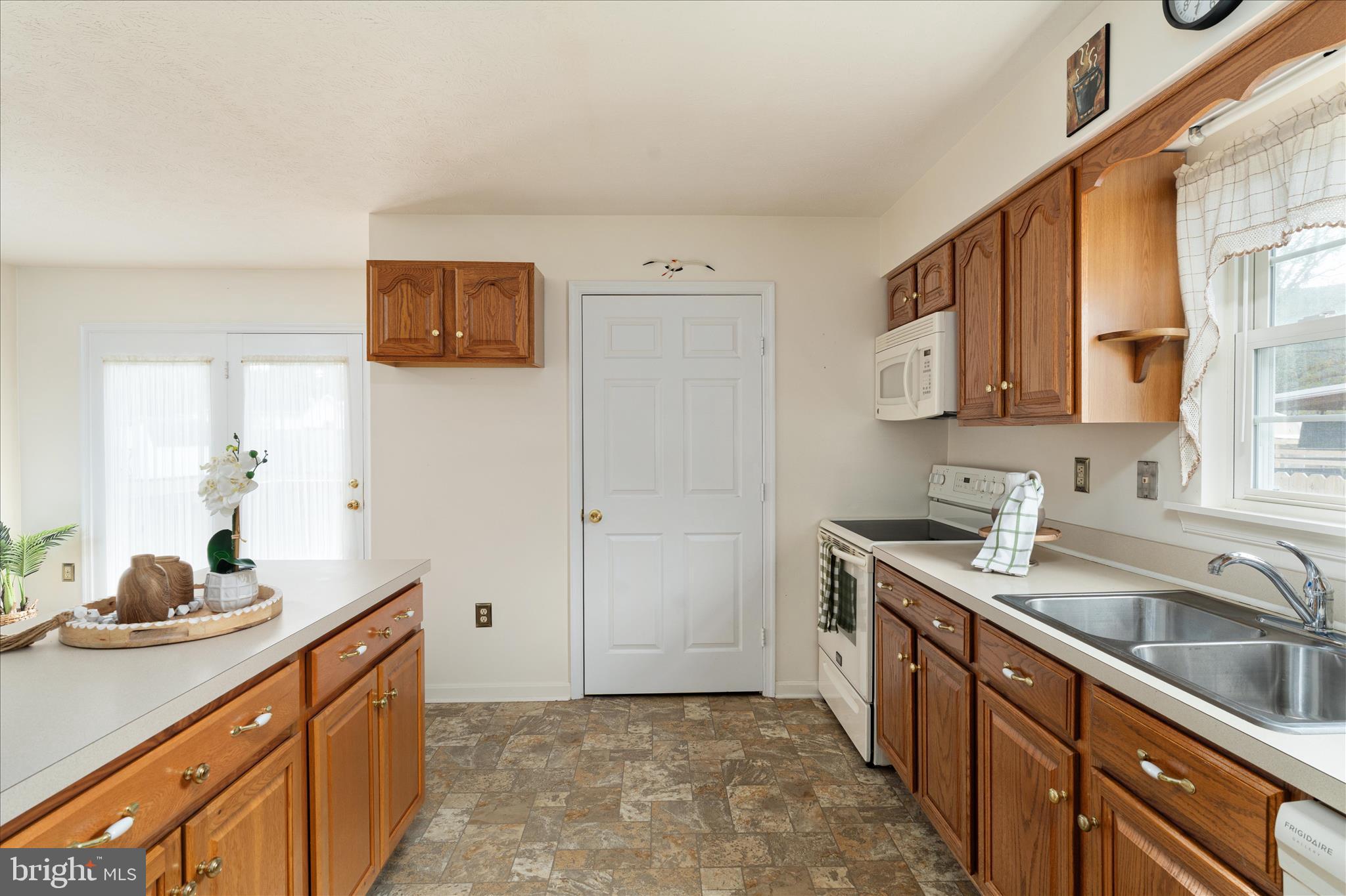 THE SHERRY YEAKLE - Residential