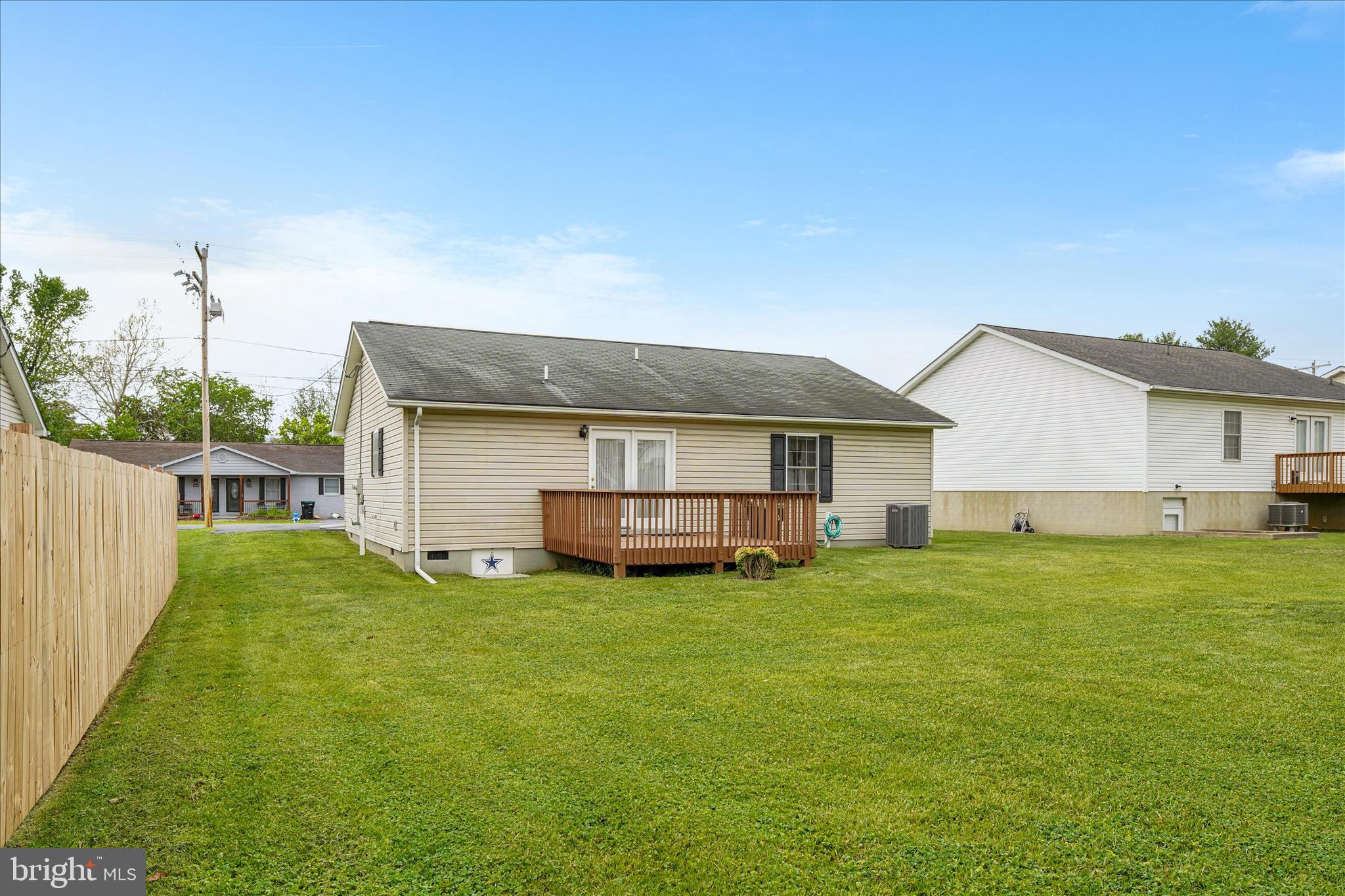 THE SHERRY YEAKLE - Residential