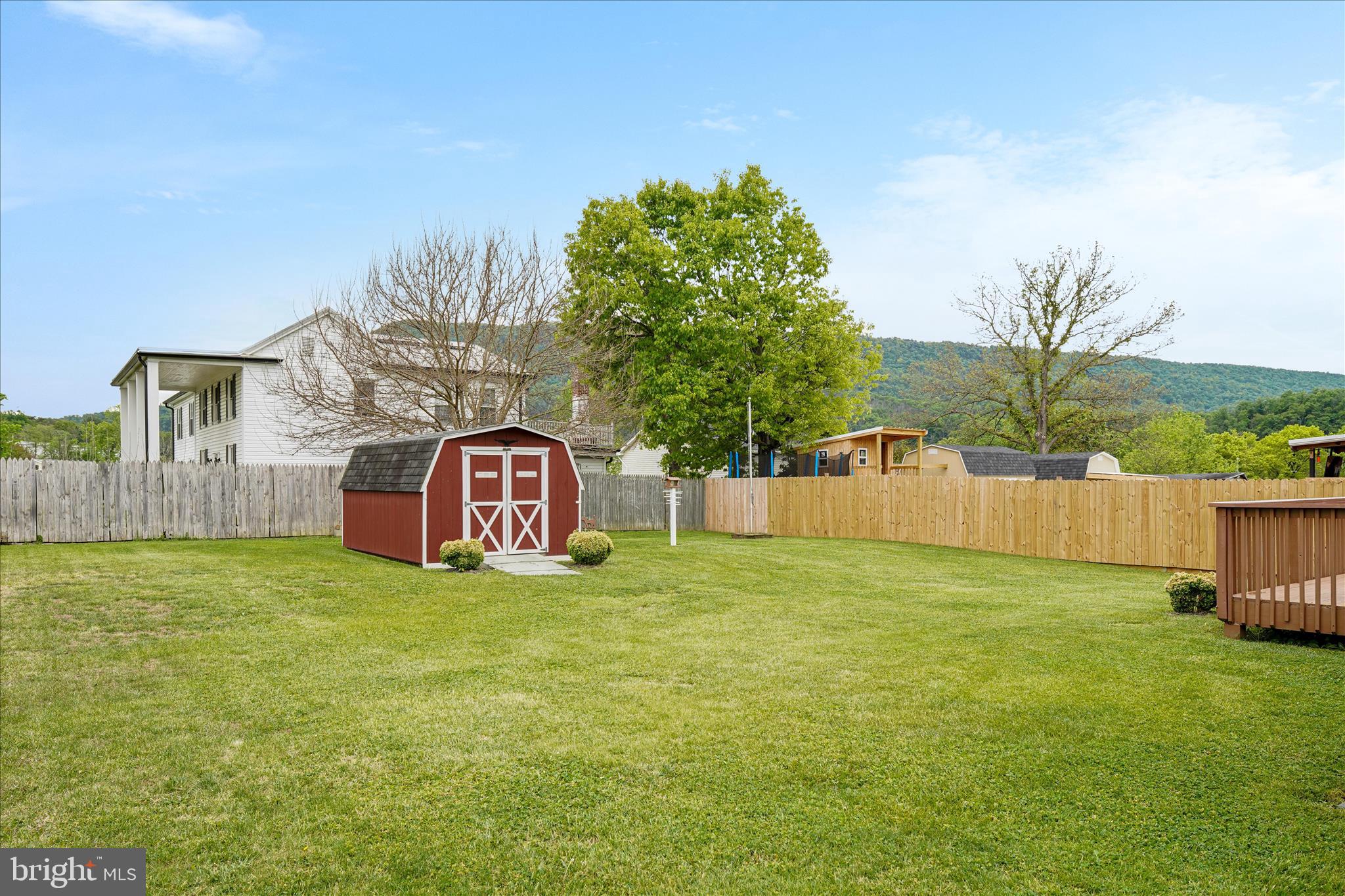 THE SHERRY YEAKLE - Residential