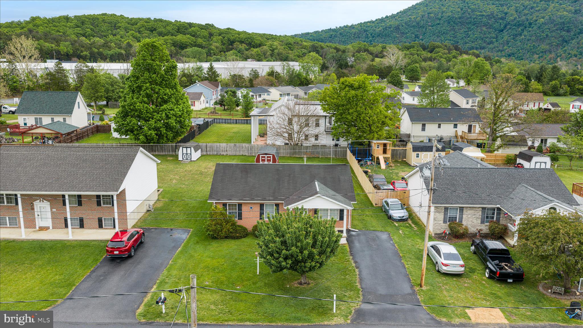 THE SHERRY YEAKLE - Residential